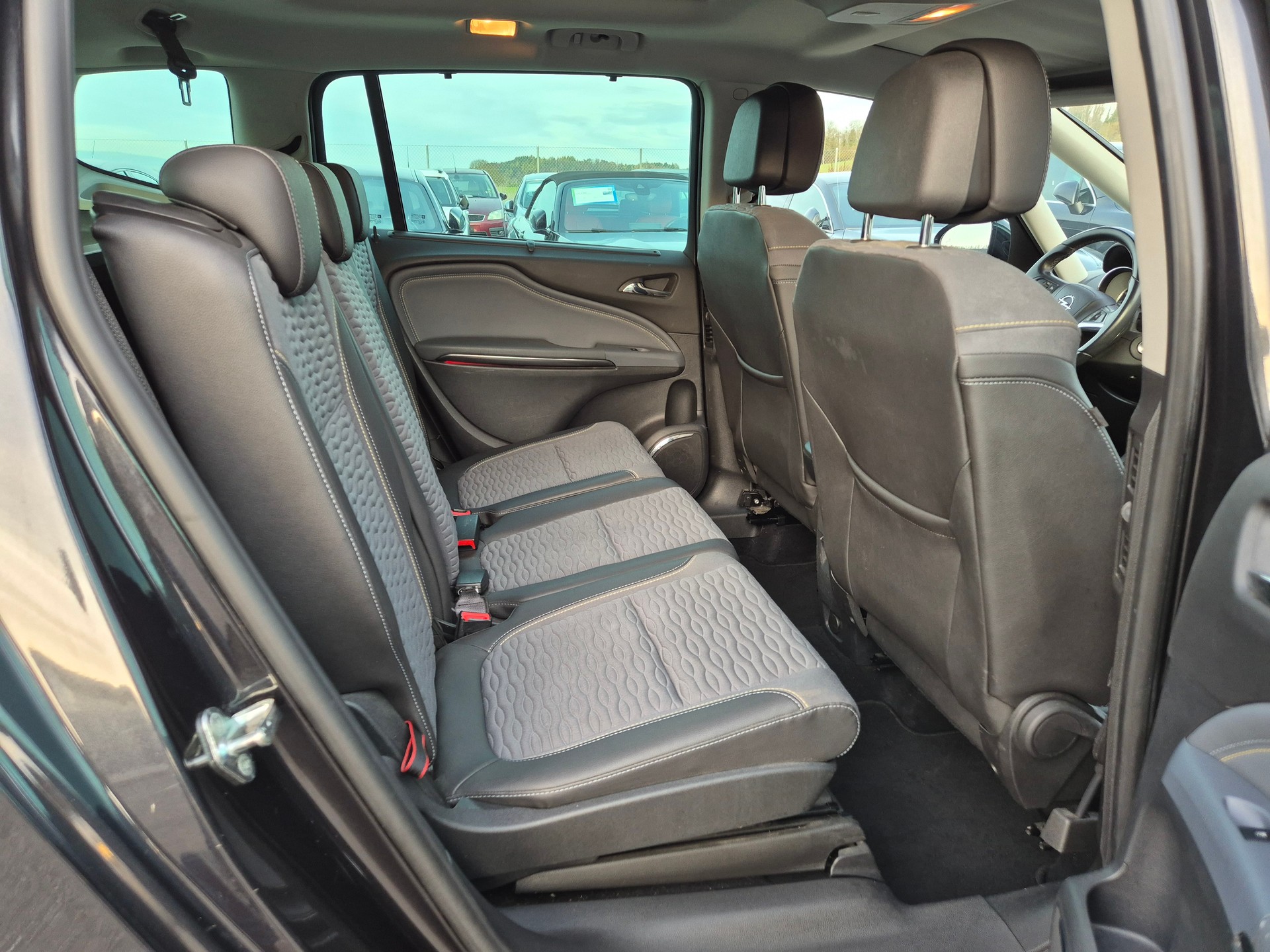 OPEL Zafira Tourer 1.4i 16V Cosmo-image-5