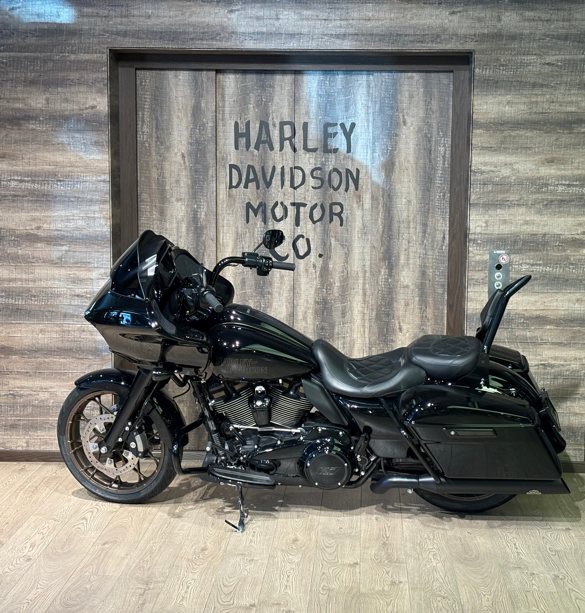 HARLEY-DAVIDSON FLTRXST Road Glide ST 117-showroom-element-3