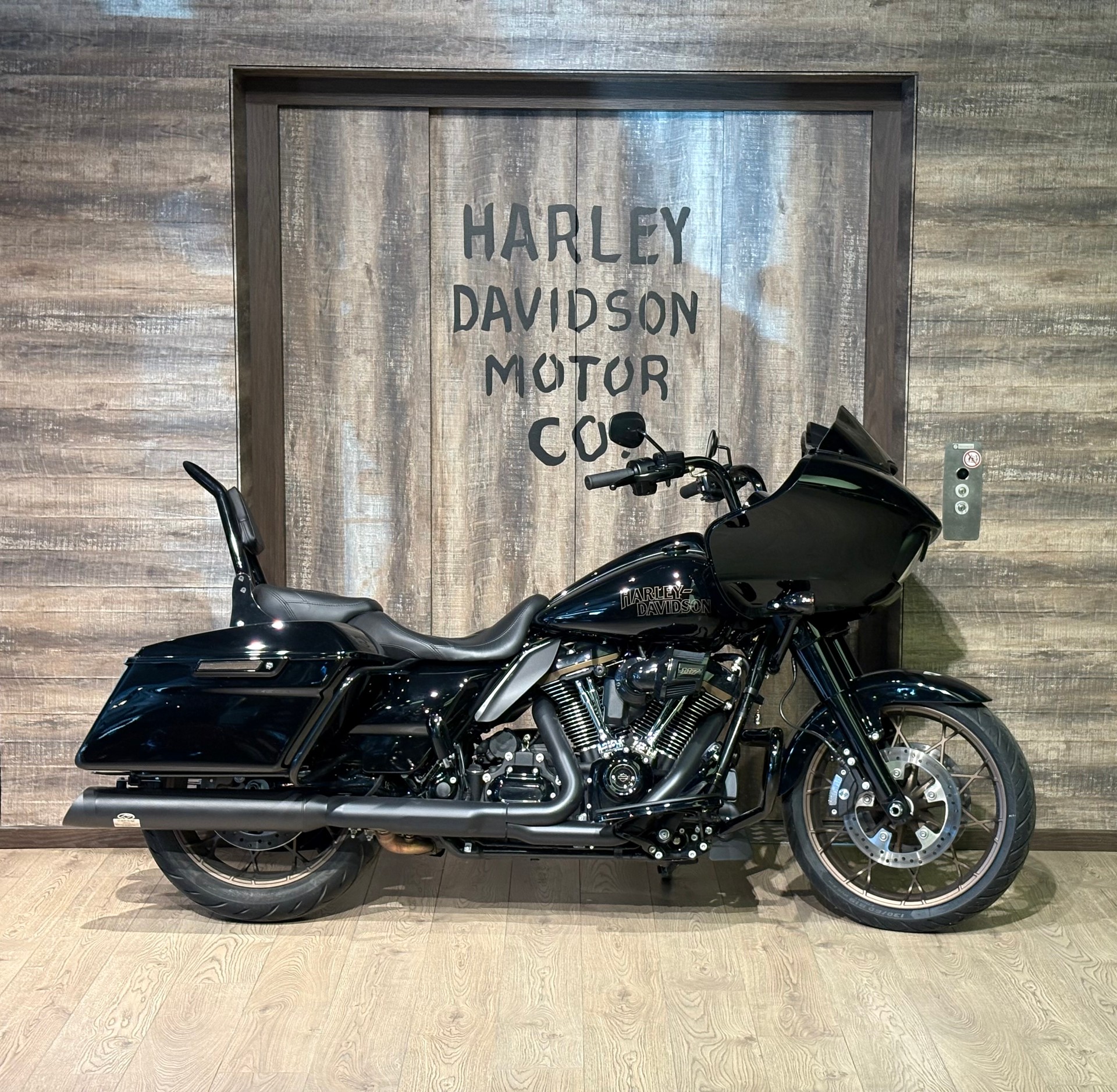 HARLEY-DAVIDSON FLTRXST Road Glide ST 117