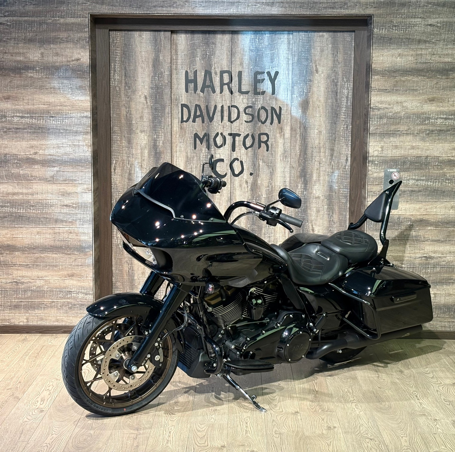 HARLEY-DAVIDSON FLTRXST Road Glide ST 117-showroom-element-2