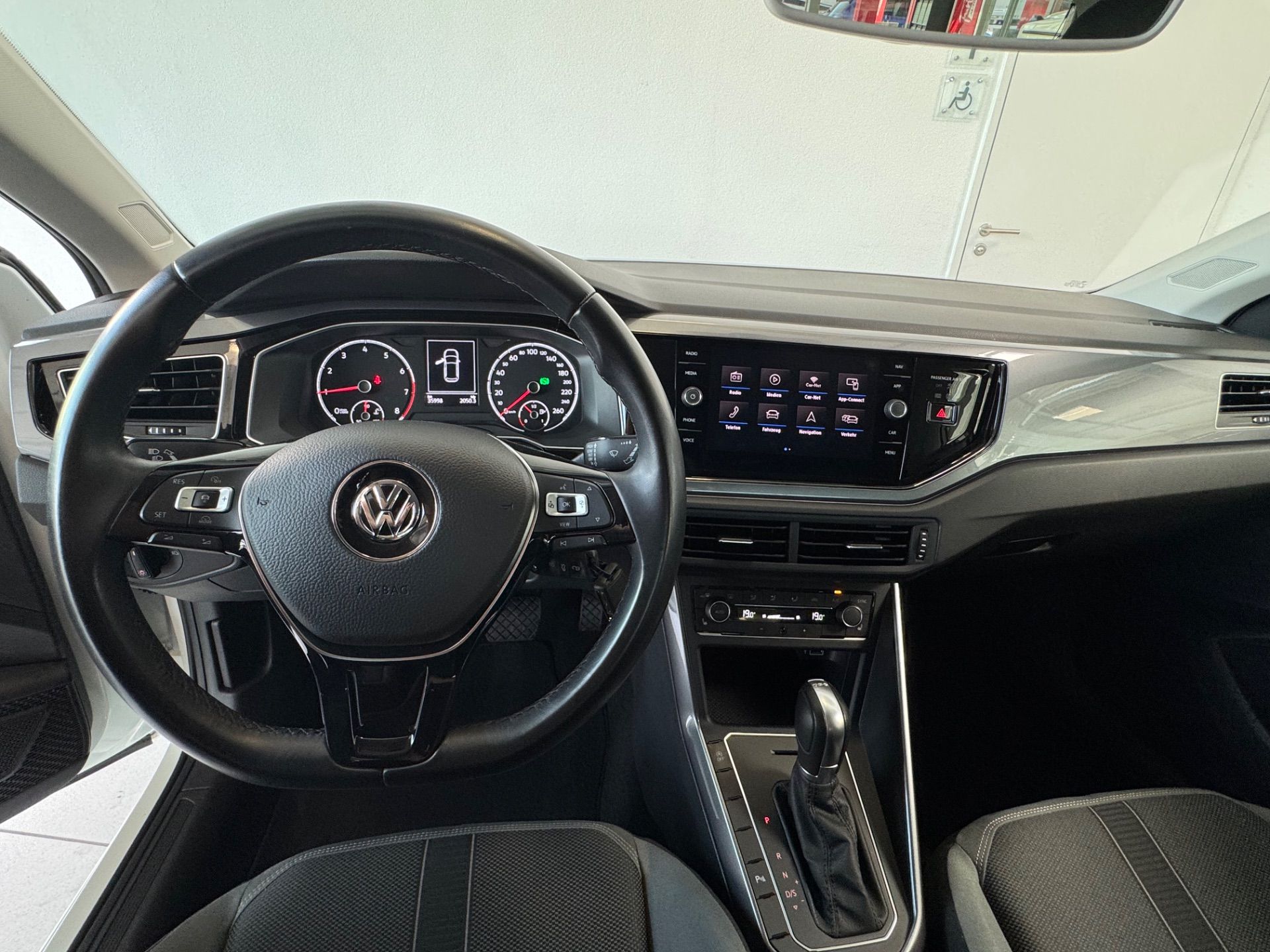 VW Polo 1.0 TSI BMT R-Line Highline DSG-image-10
