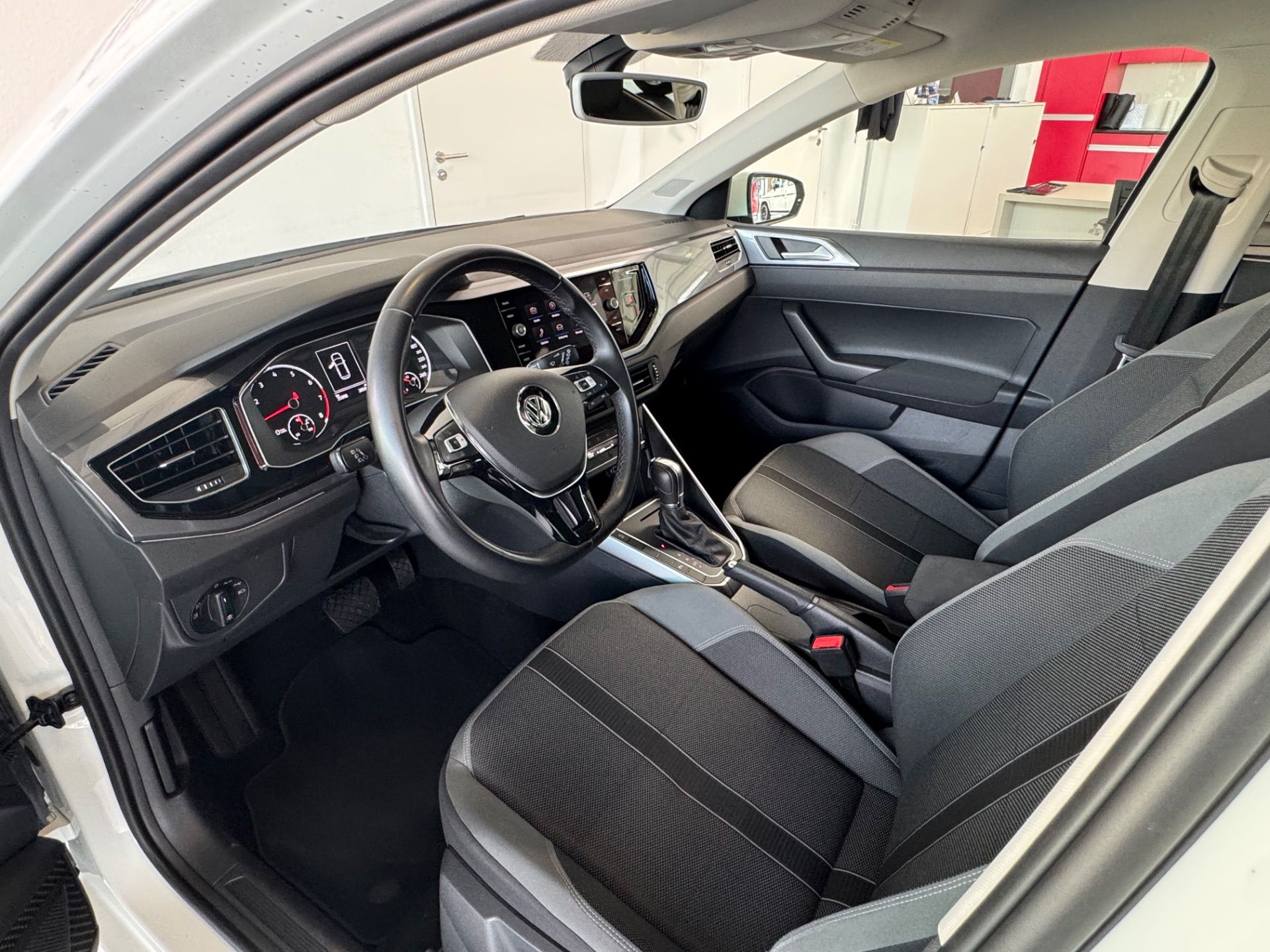 VW Polo 1.0 TSI BMT R-Line Highline DSG-image-8
