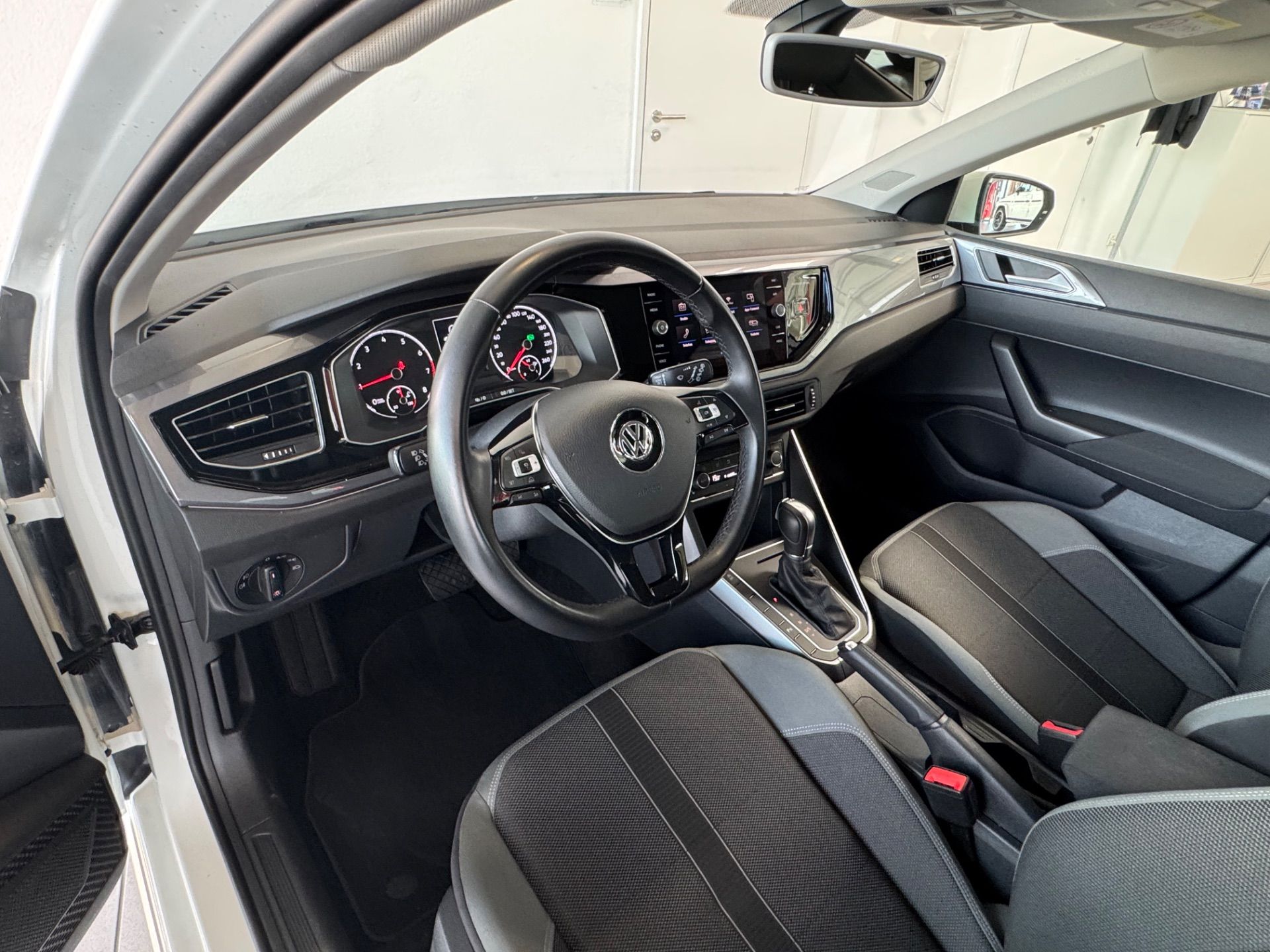 VW Polo 1.0 TSI BMT R-Line Highline DSG-image-9