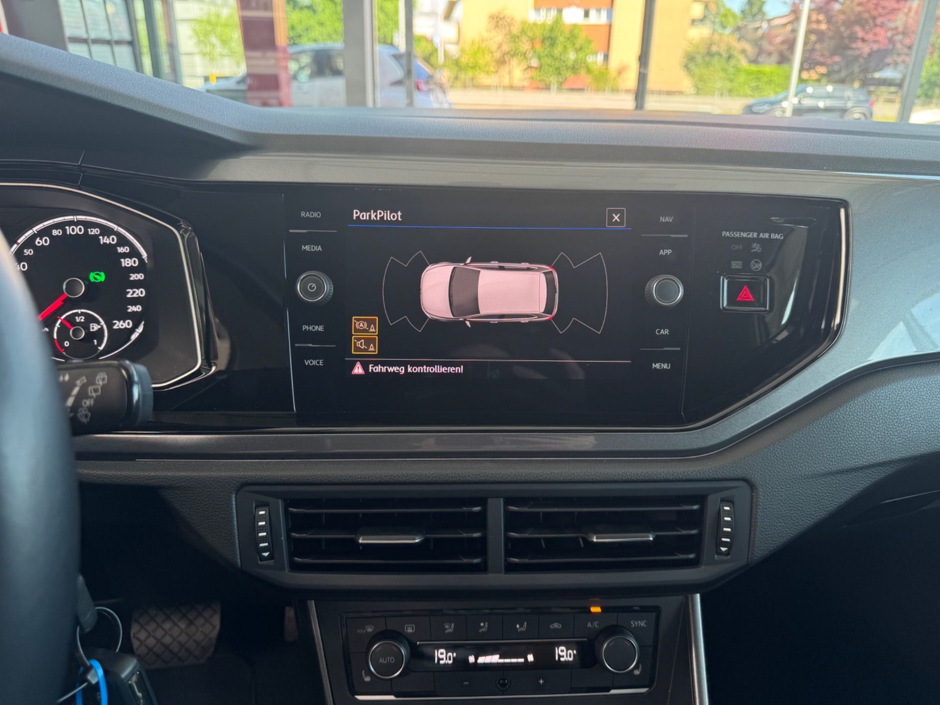 VW Polo 1.0 TSI BMT R-Line Highline DSG-image-15