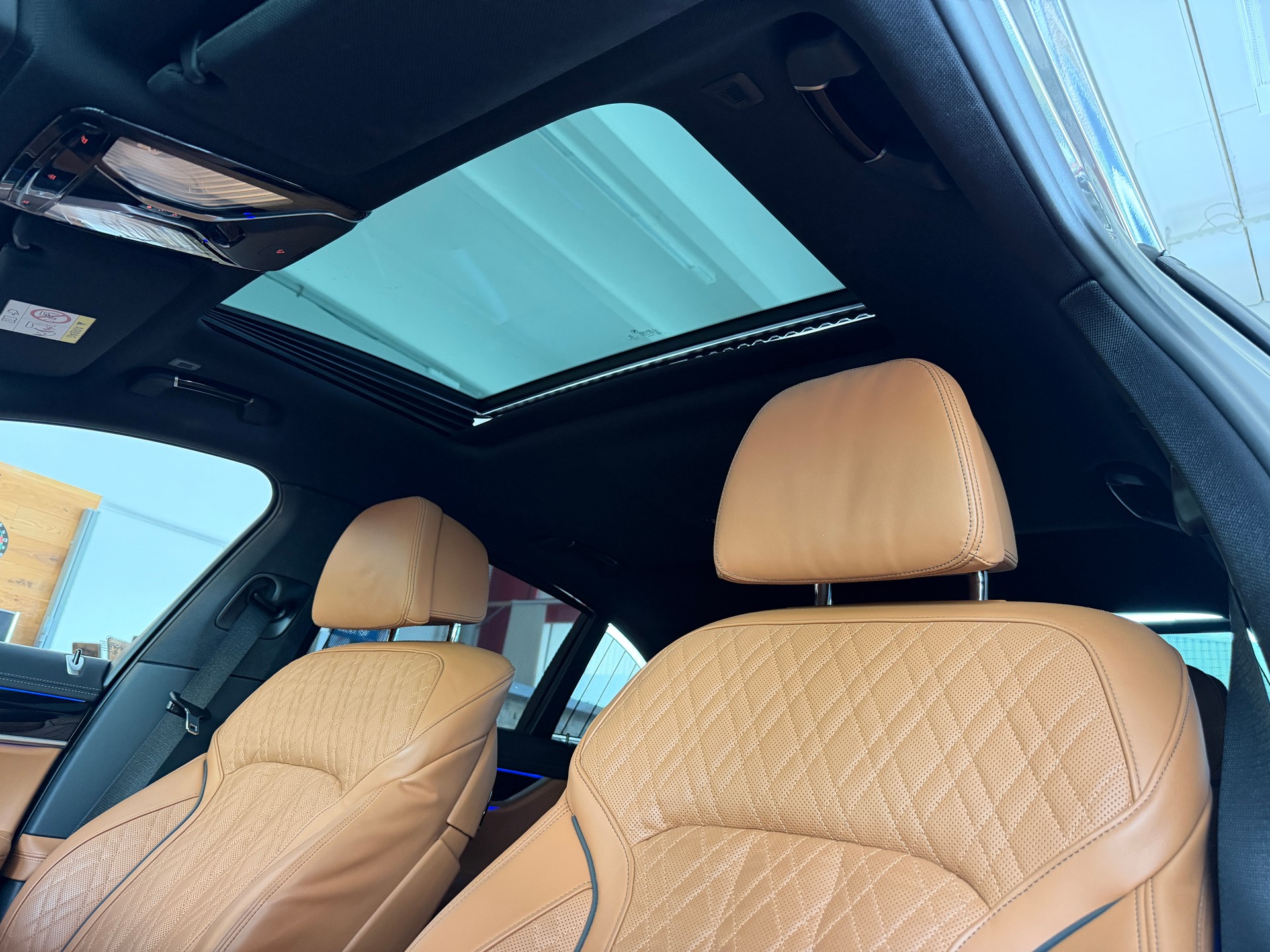 BMW 750i xDrive Steptronic-image-17