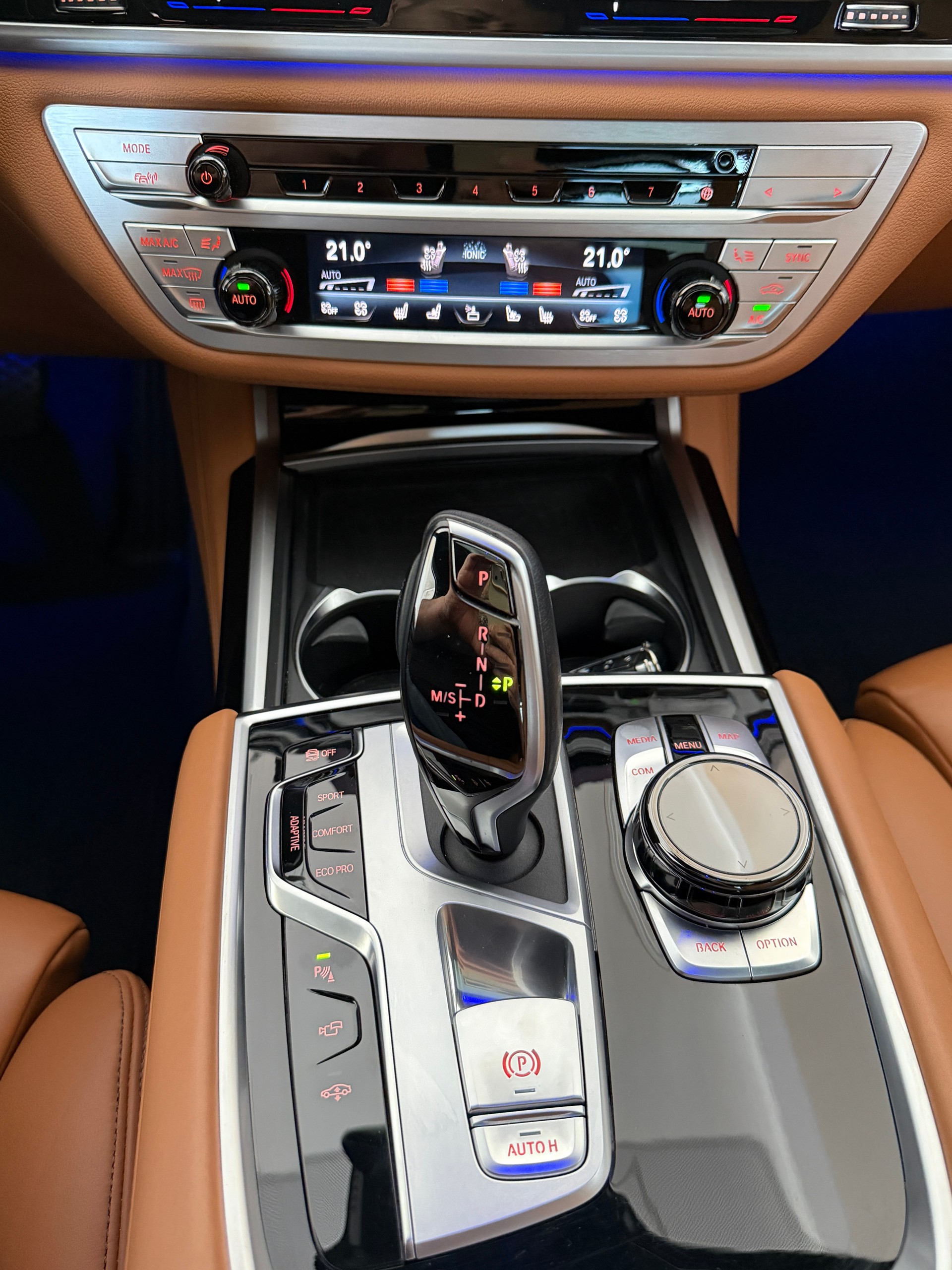 BMW 750i xDrive Steptronic-image-22