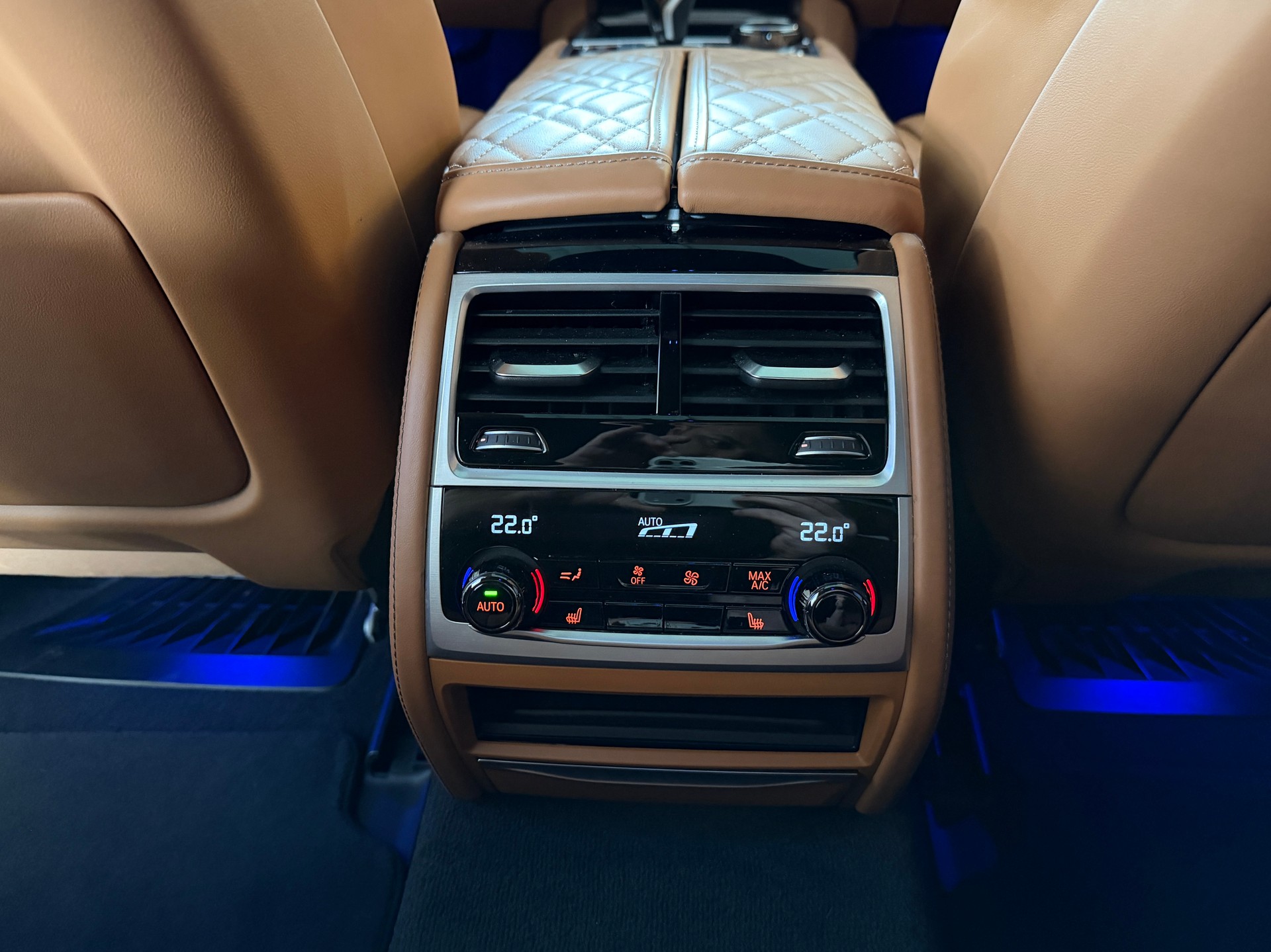 BMW 750i xDrive Steptronic-image-14
