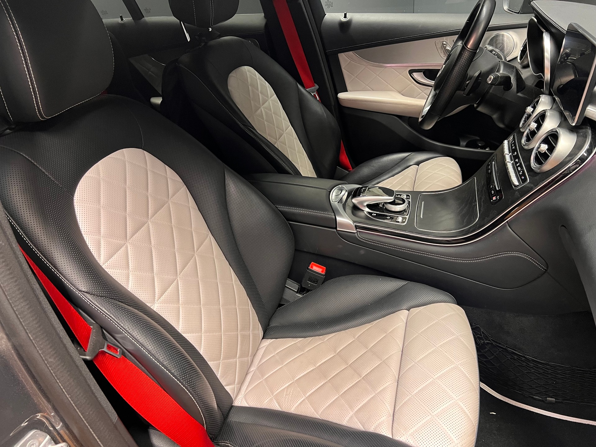 MERCEDES-BENZ GLC 300 4Matic AMG Line 9G-Tronic-image-7