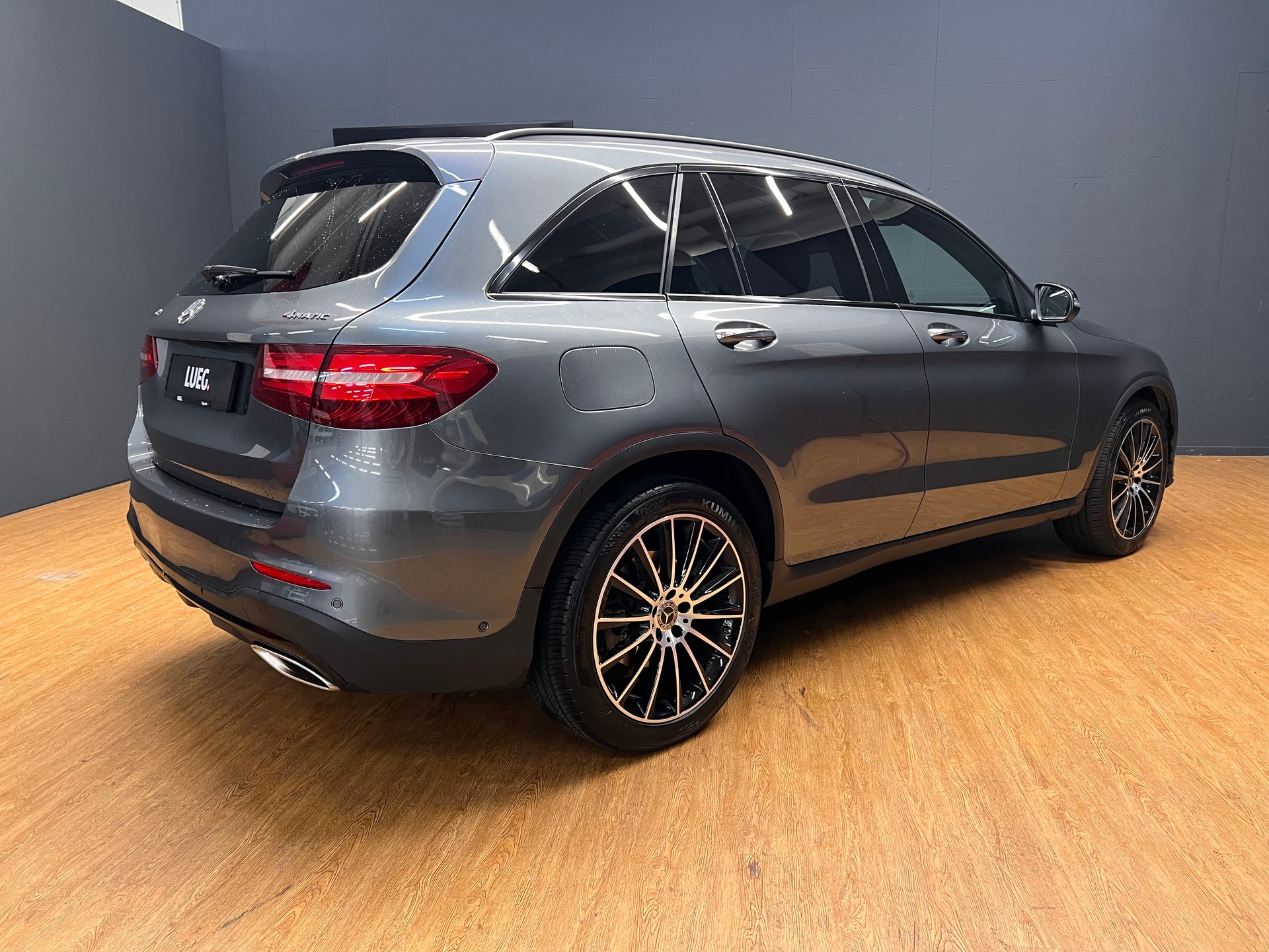 MERCEDES-BENZ GLC 300 4Matic AMG Line 9G-Tronic-image-5