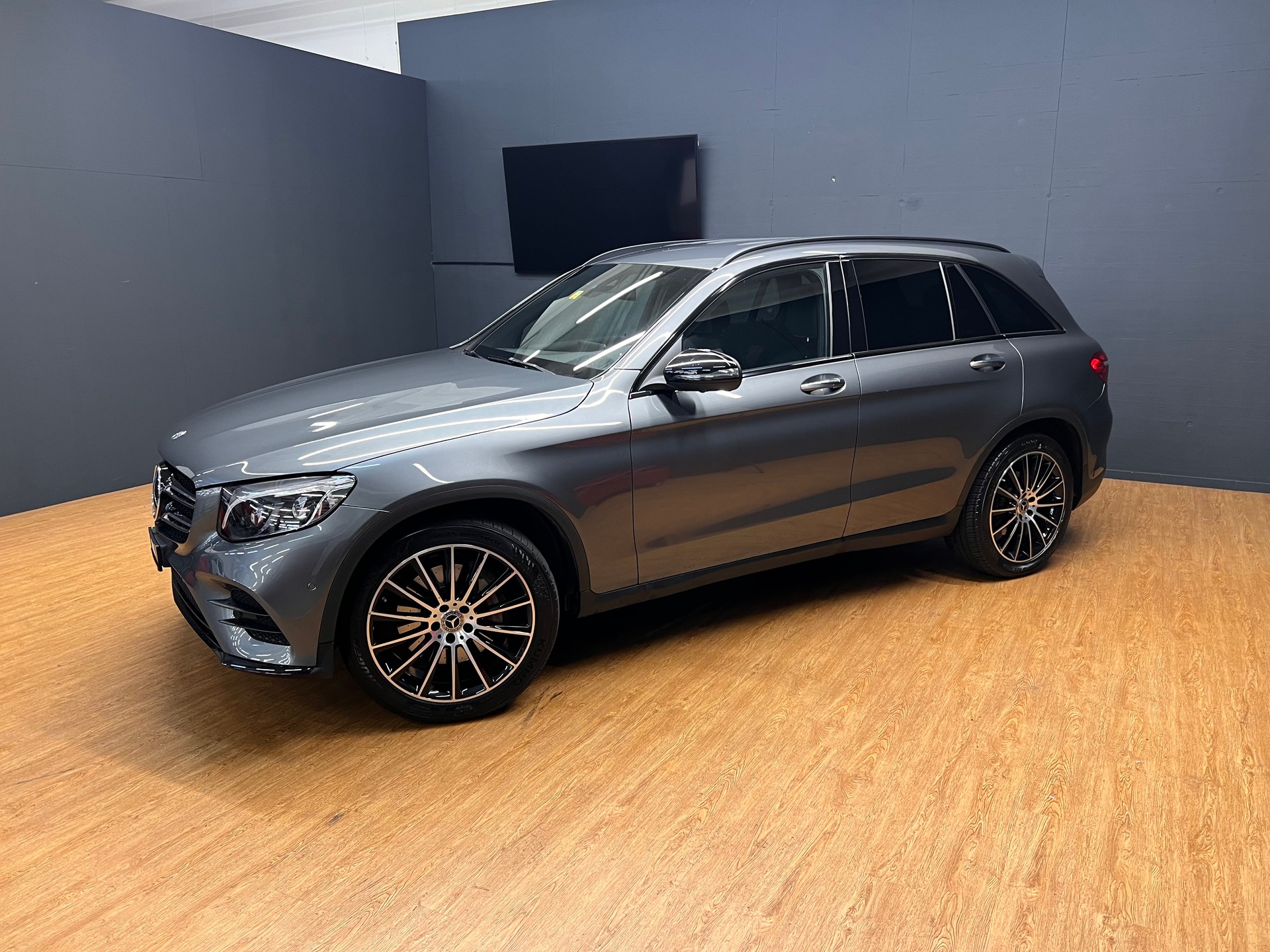 MERCEDES-BENZ GLC 300 4Matic AMG Line 9G-Tronic-image-1