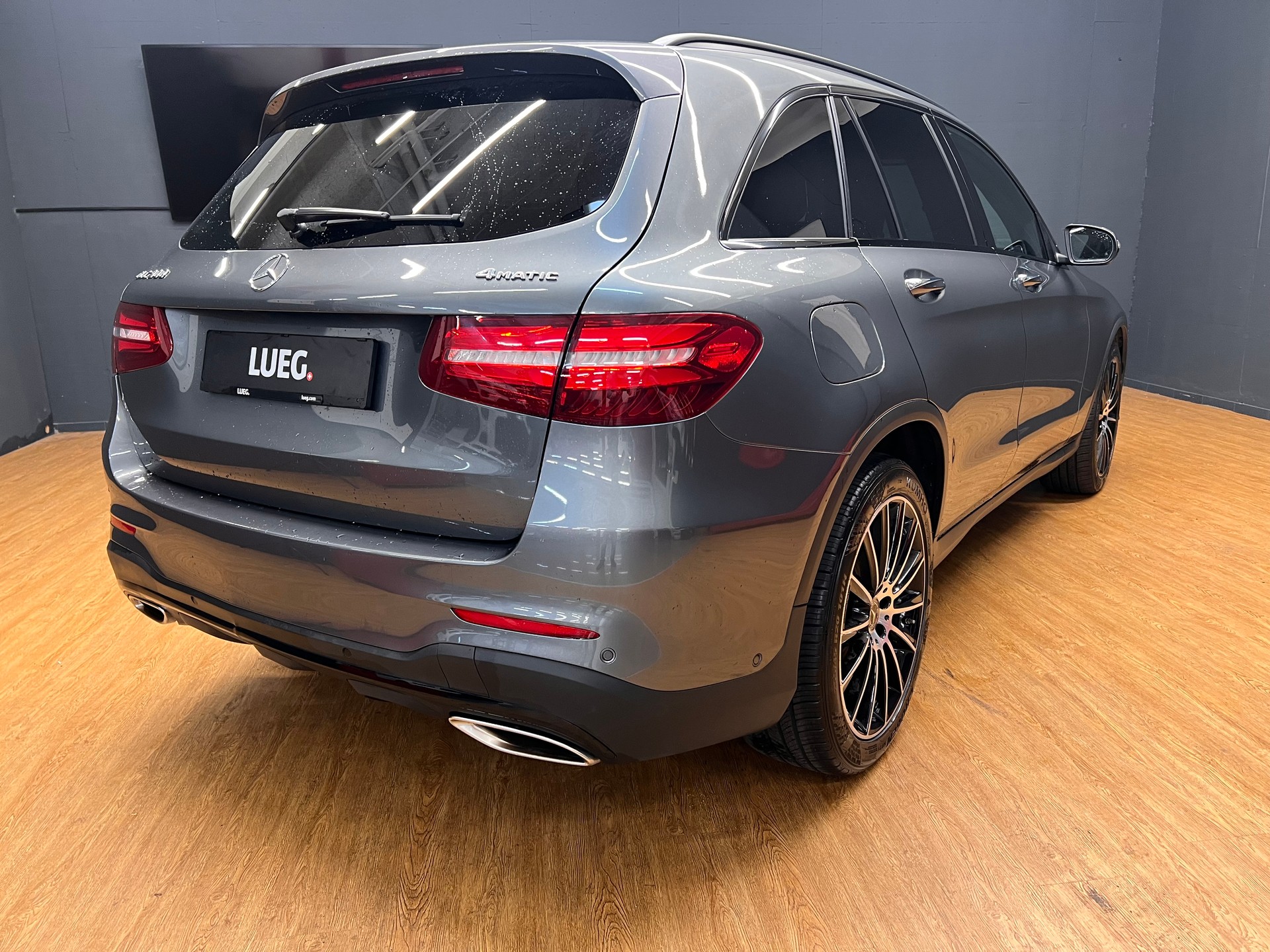 MERCEDES-BENZ GLC 300 4Matic AMG Line 9G-Tronic-image-3