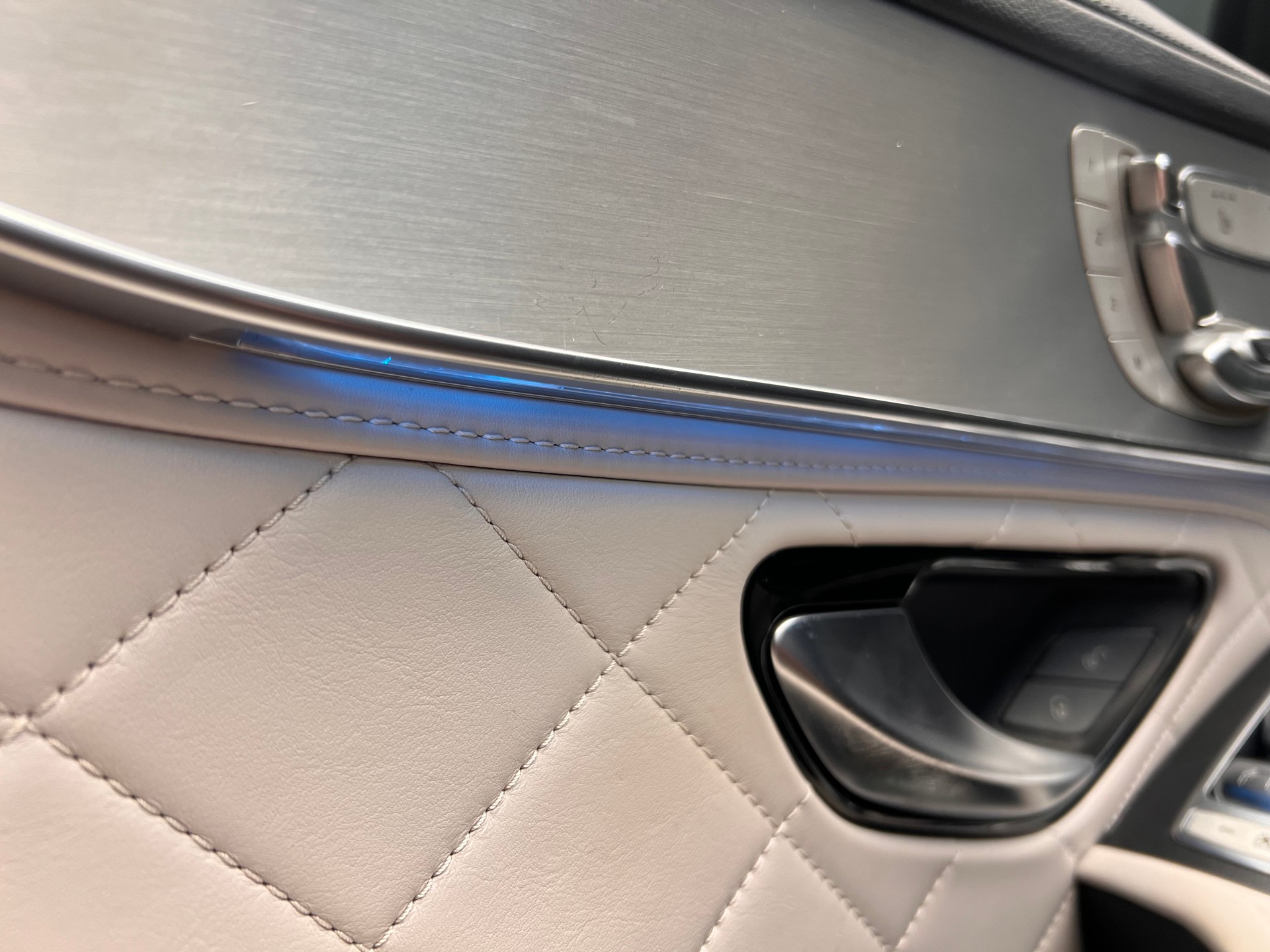 MERCEDES-BENZ GLC 300 4Matic AMG Line 9G-Tronic-image-10