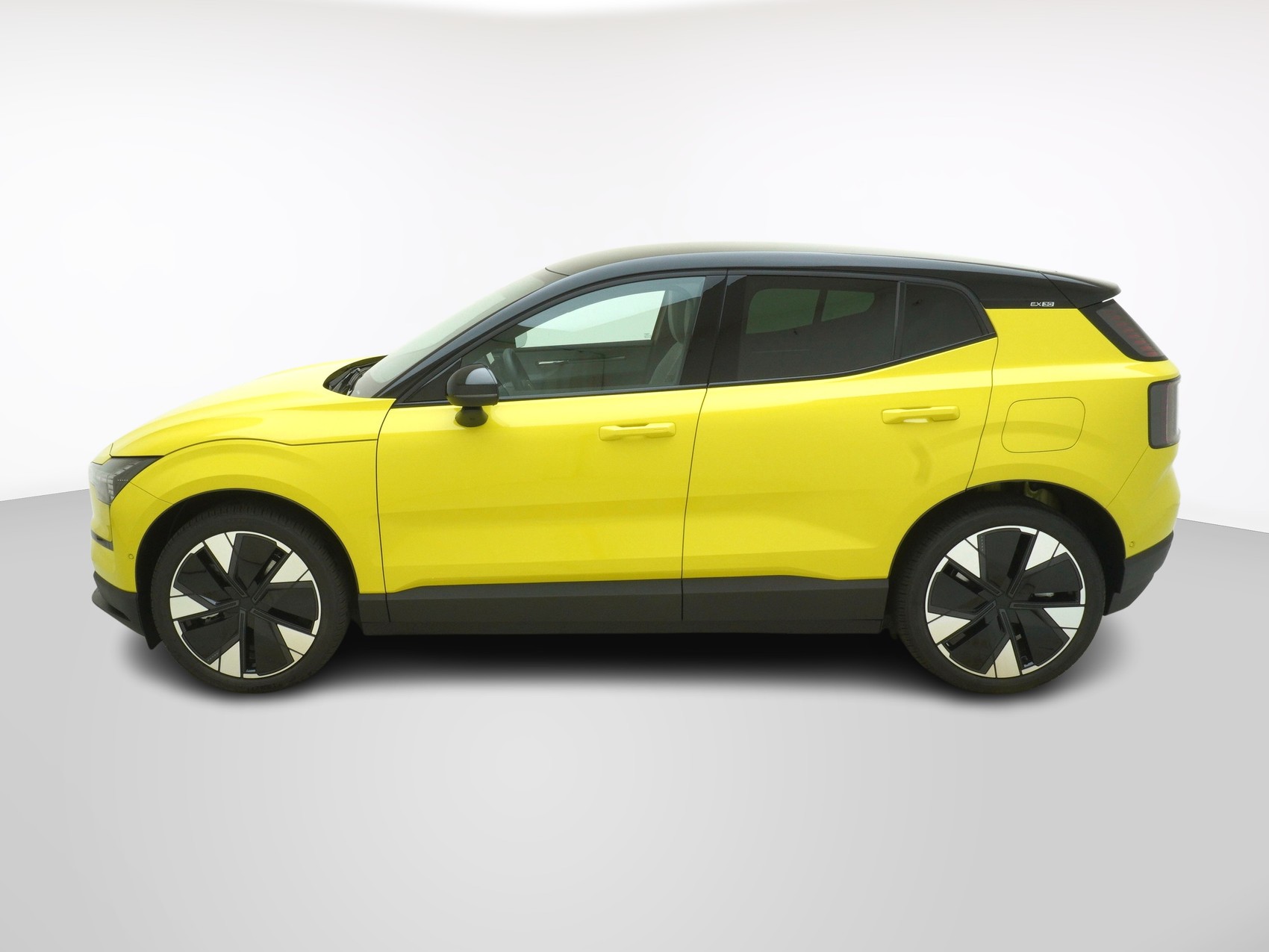 VOLVO EX 30 E60 Twin Ultra Performance AWD-image-1