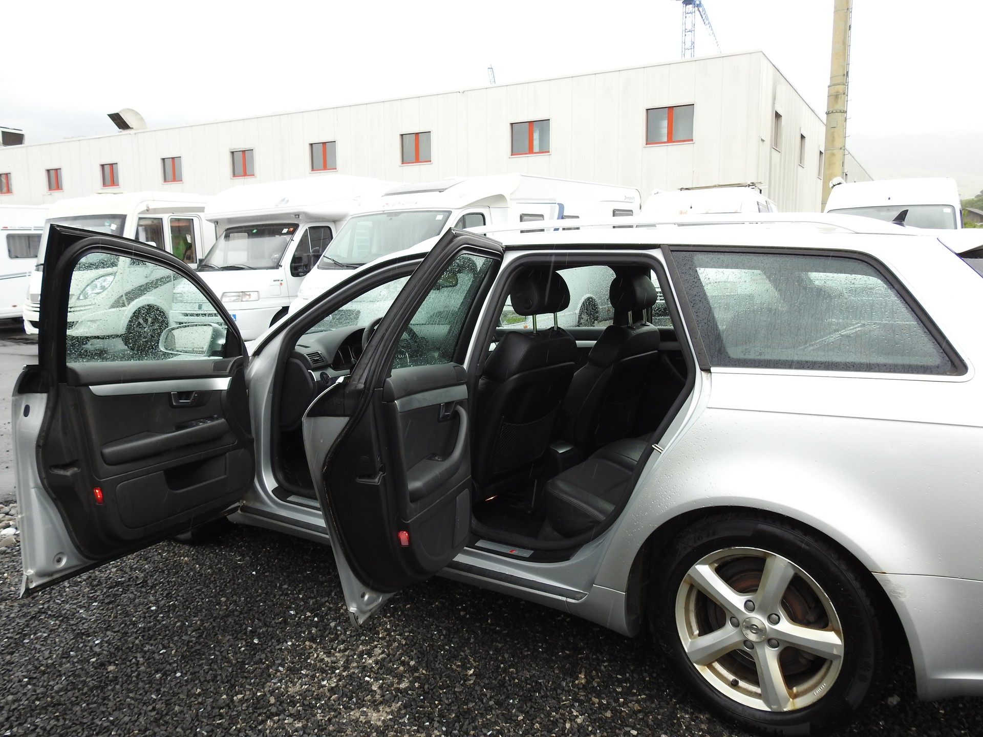AUDI A4 Avant 2.0 TDI quattro-image-14