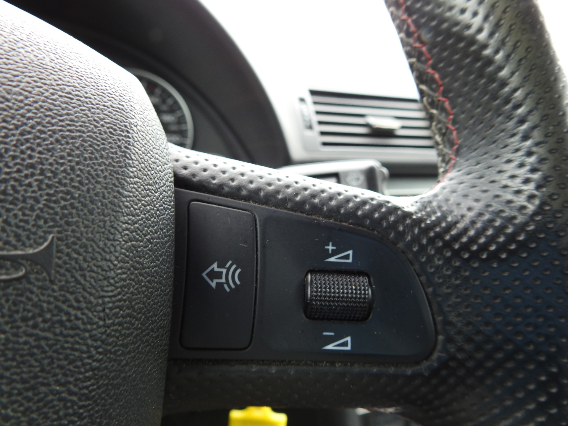 AUDI A4 Avant 2.0 TDI quattro-image-22