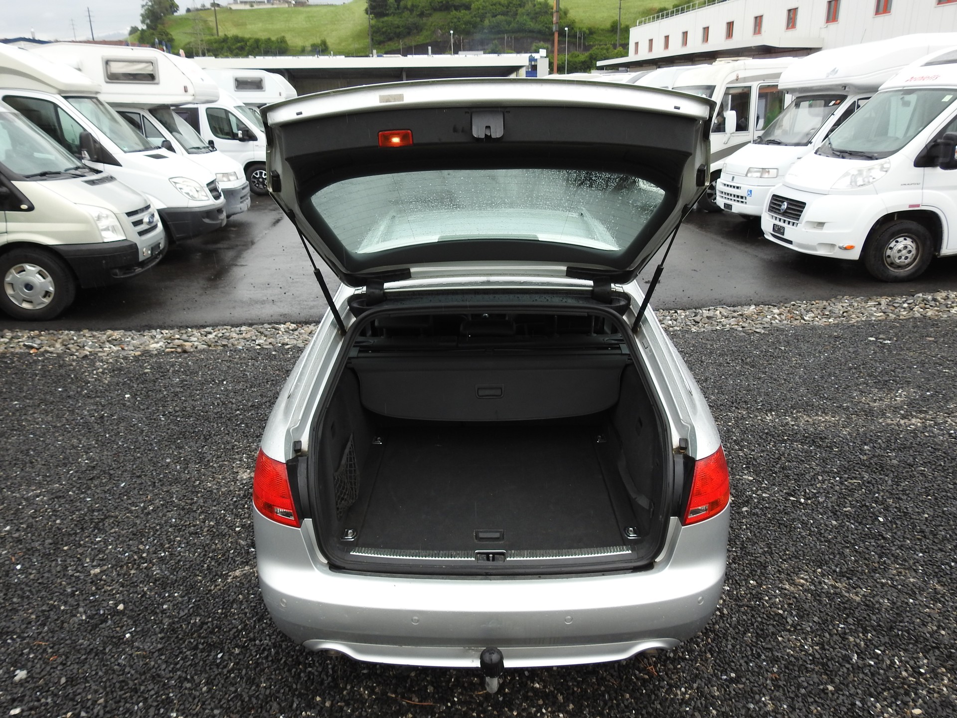 AUDI A4 Avant 2.0 TDI quattro-image-11