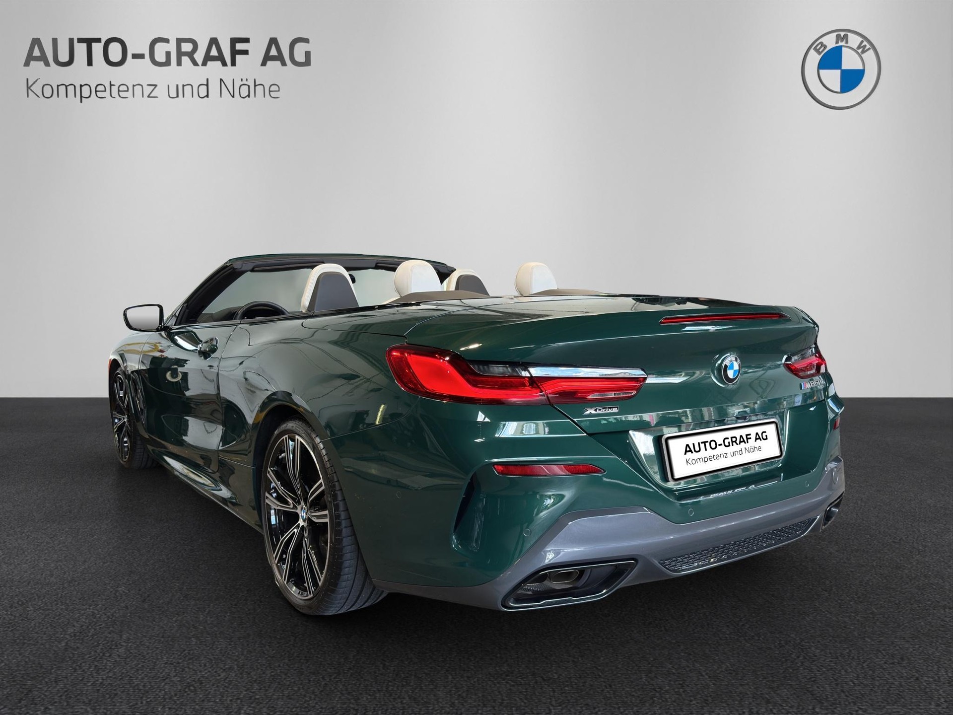 BMW M850i xDrive Cabriolet-showroom-element-2