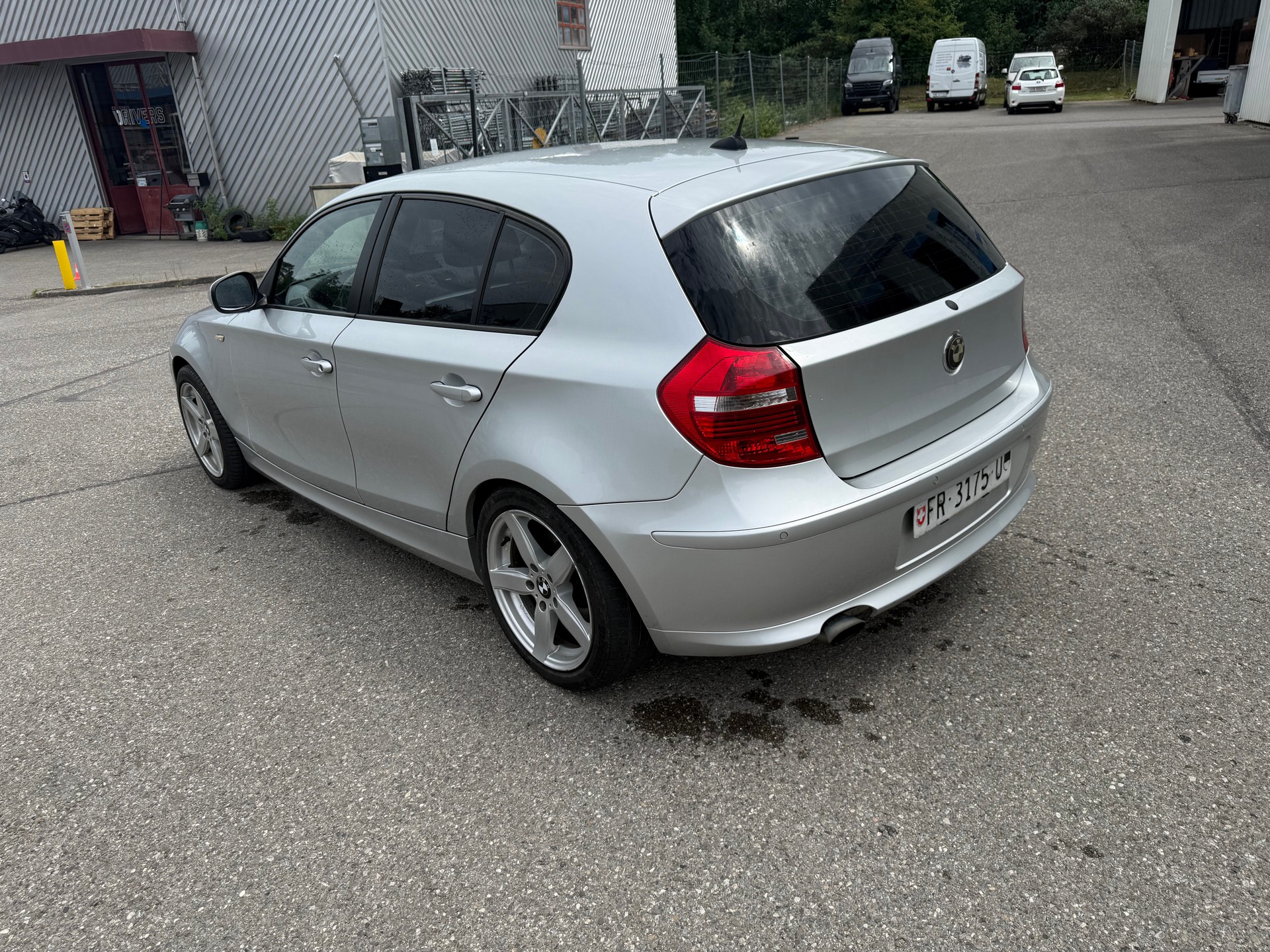 BMW 120i Dynamic Edition-image-5