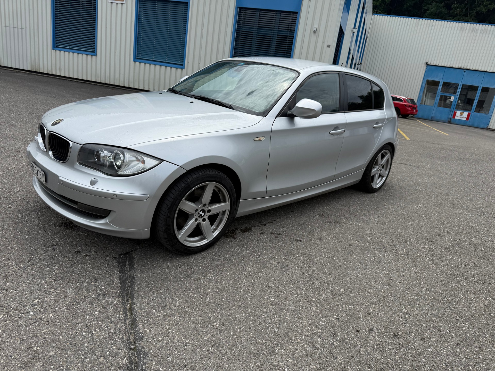 BMW 120i Dynamic Edition-image-0