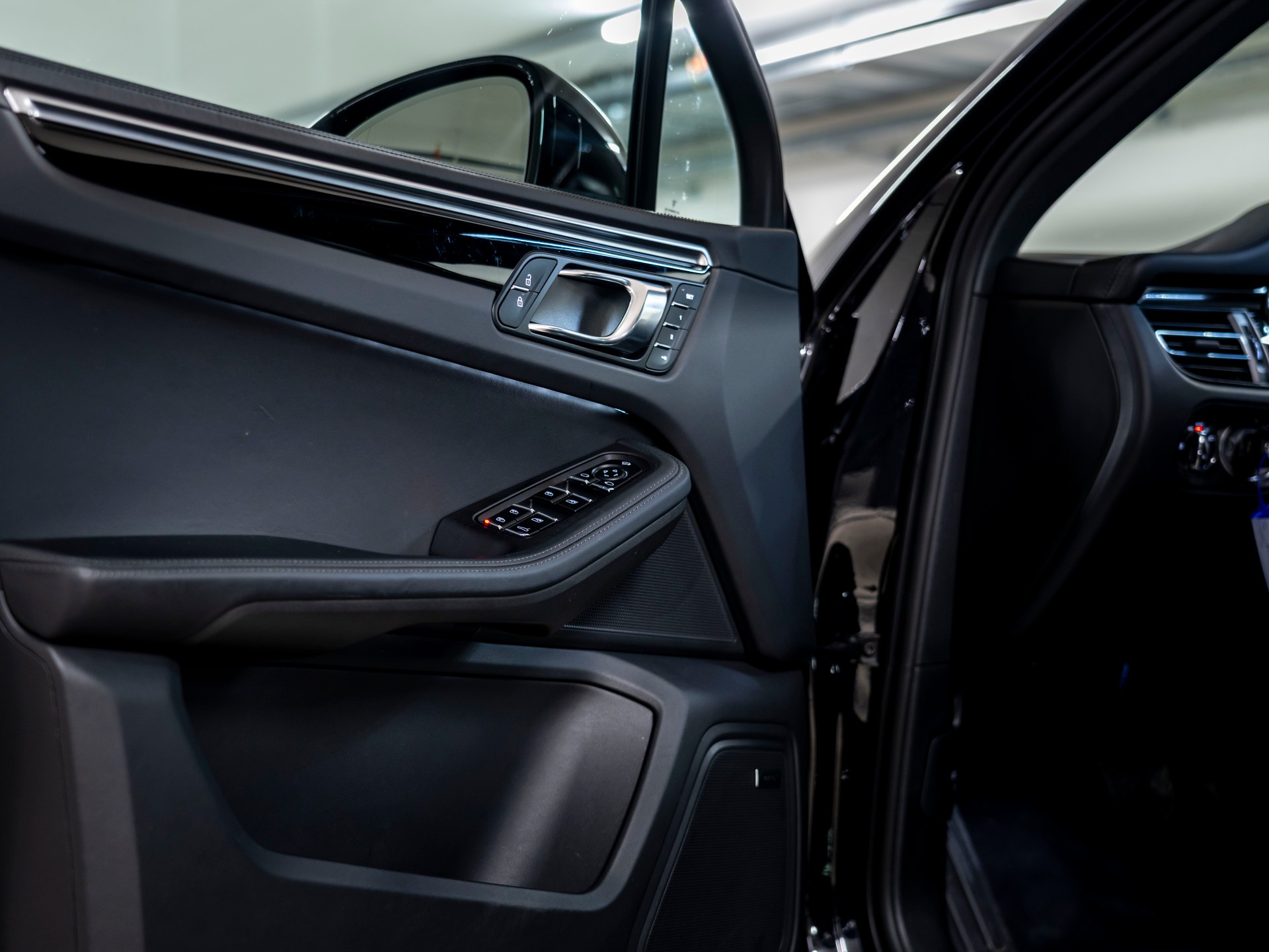 PORSCHE Macan S PDK-image-17