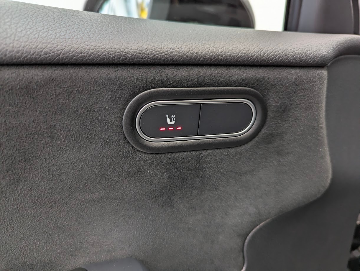 MERCEDES-BENZ A 180 AMG Line 7G-DCT*FACELIFT WERKSGAR VOLL-LED TEILLEDER-SPORTSITZE CAM MBUX-NAVI SITZHEIZUNG UVM*-image-3