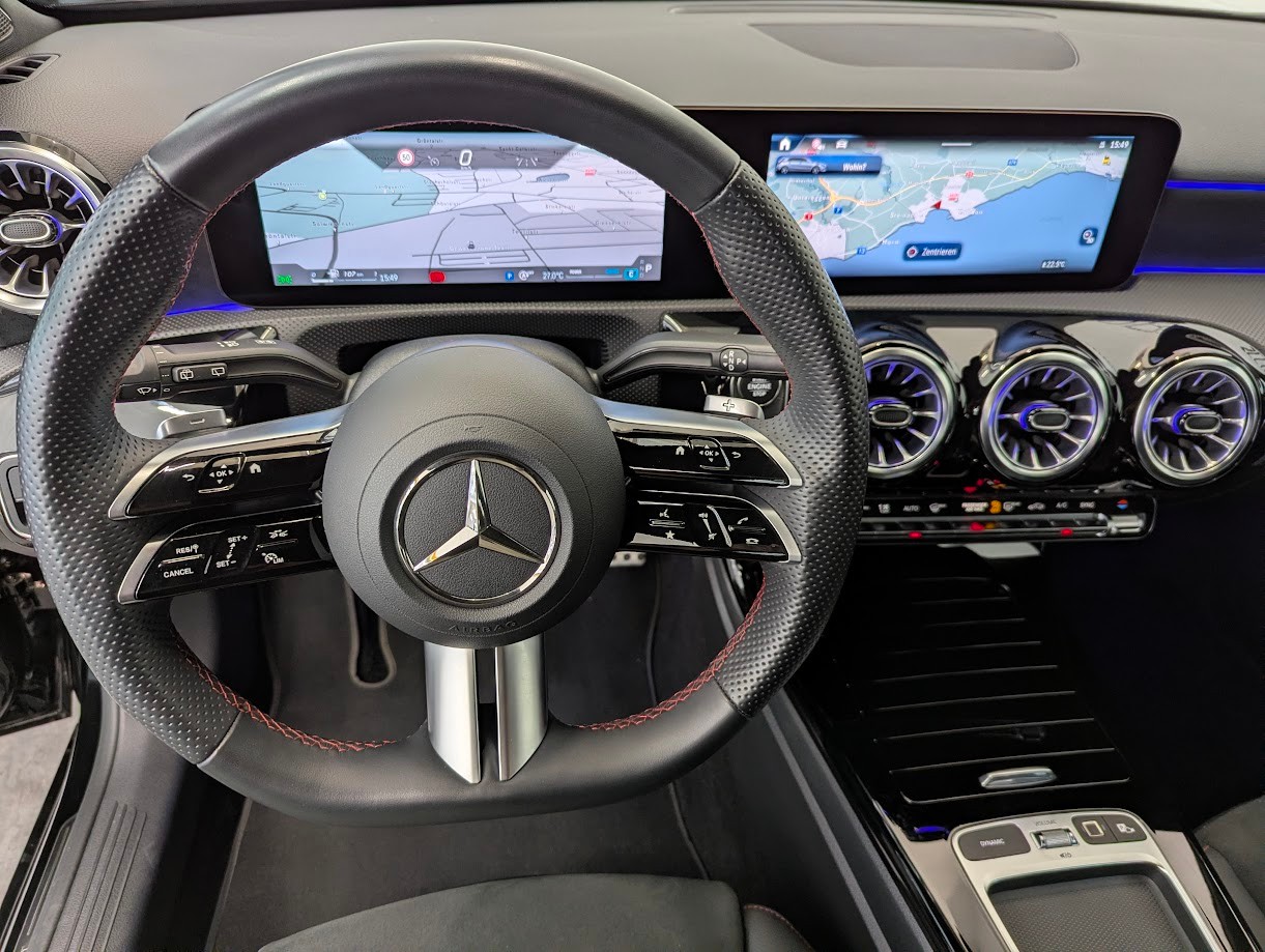 MERCEDES-BENZ A 180 AMG Line 7G-DCT*FACELIFT WERKSGAR VOLL-LED TEILLEDER-SPORTSITZE CAM MBUX-NAVI SITZHEIZUNG UVM*-image-5