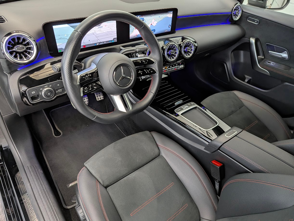 MERCEDES-BENZ A 180 AMG Line 7G-DCT*FACELIFT WERKSGAR VOLL-LED TEILLEDER-SPORTSITZE CAM MBUX-NAVI SITZHEIZUNG UVM*-image-4
