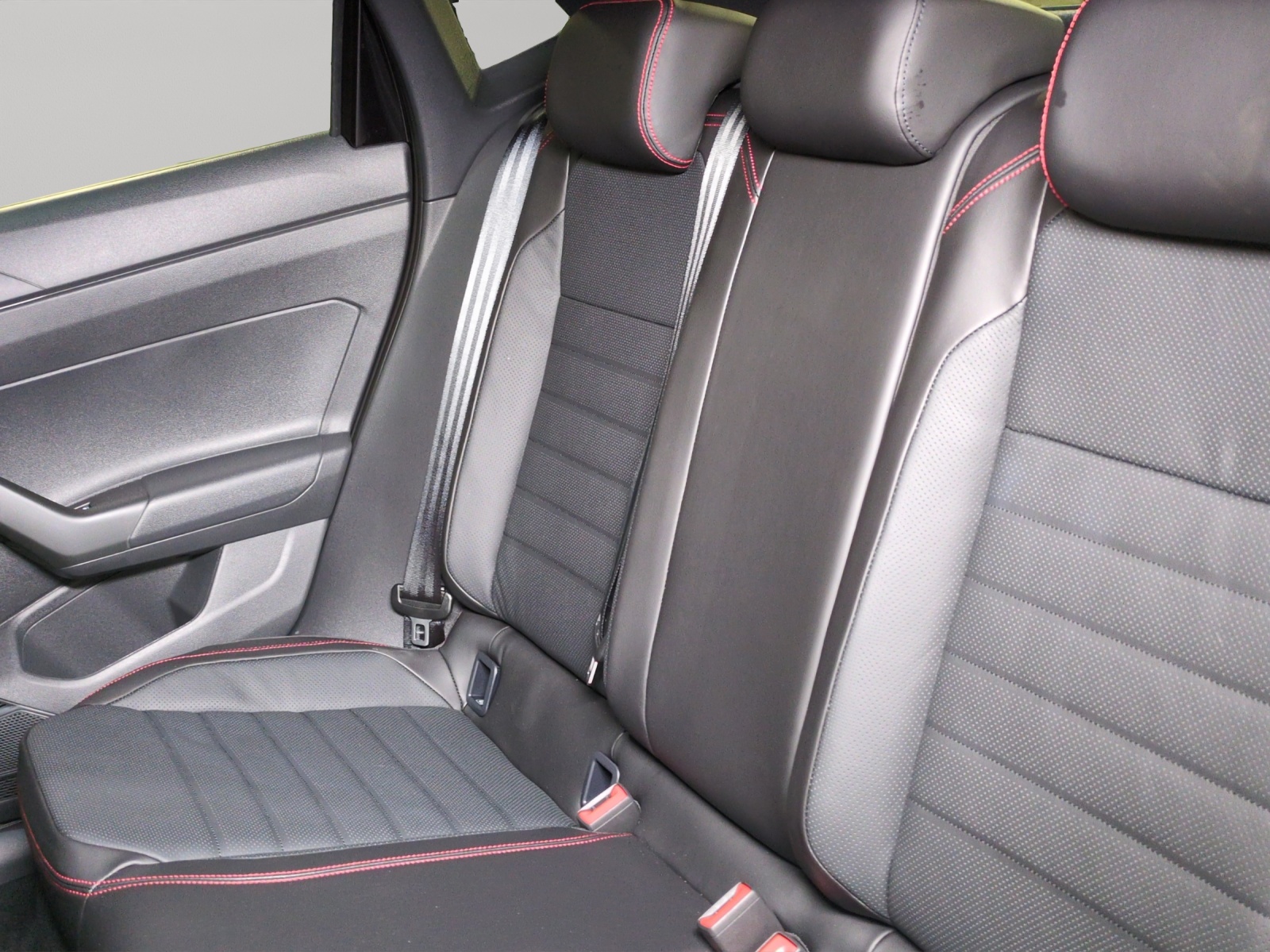 VW Polo 2.0 TSI GTI DSG-image-8