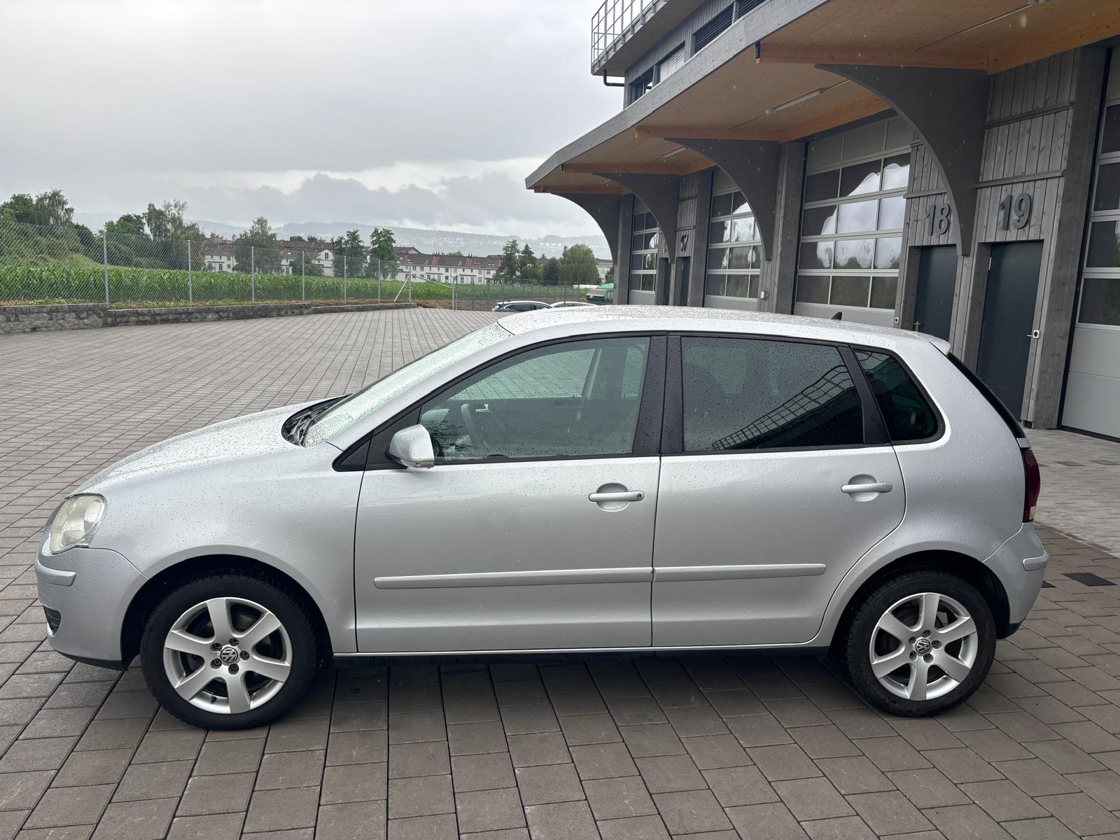VW Polo 1.4 16V Young&Fresh Automatic-image-3