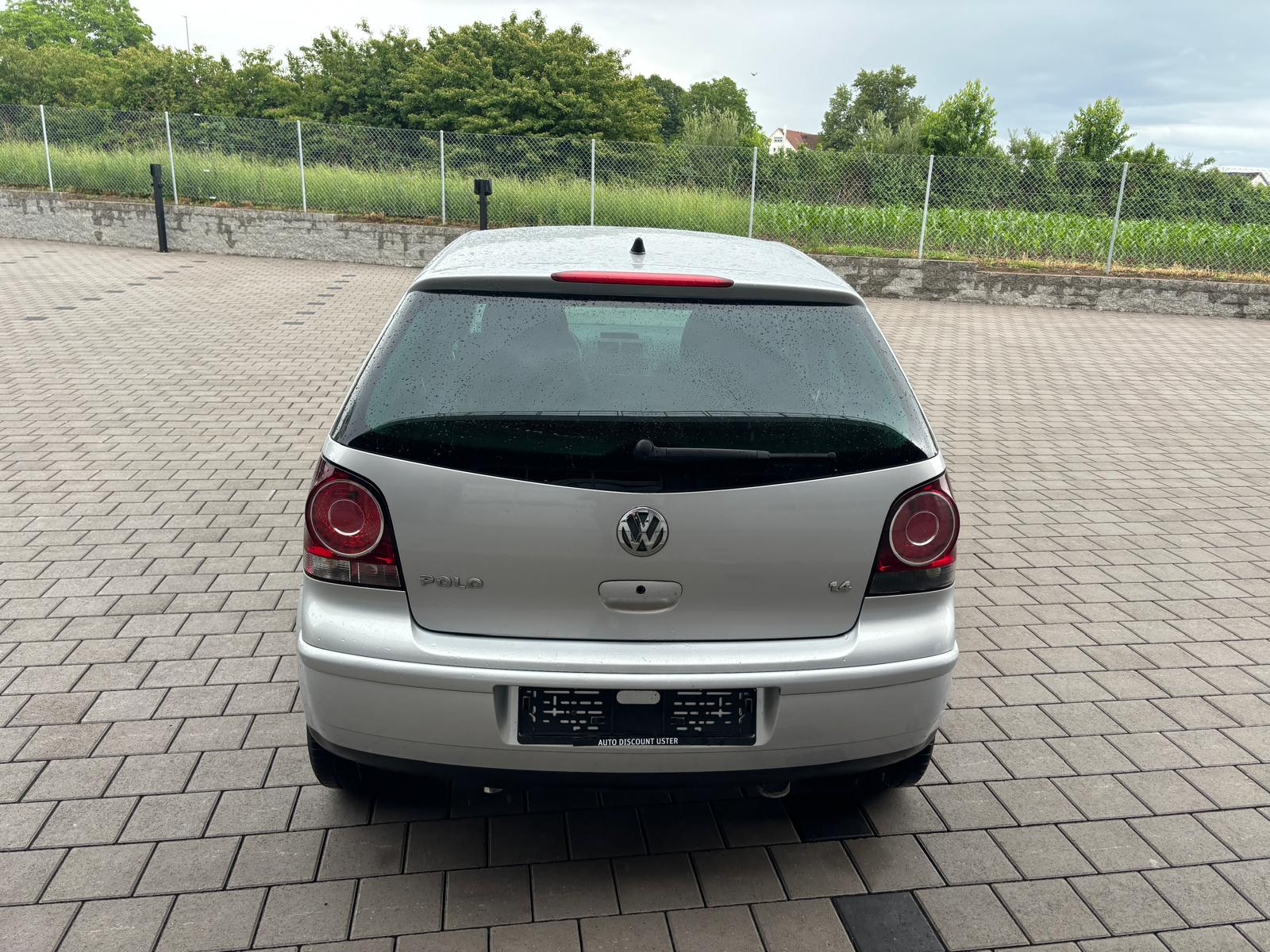 VW Polo 1.4 16V Young&Fresh Automatic-image-7