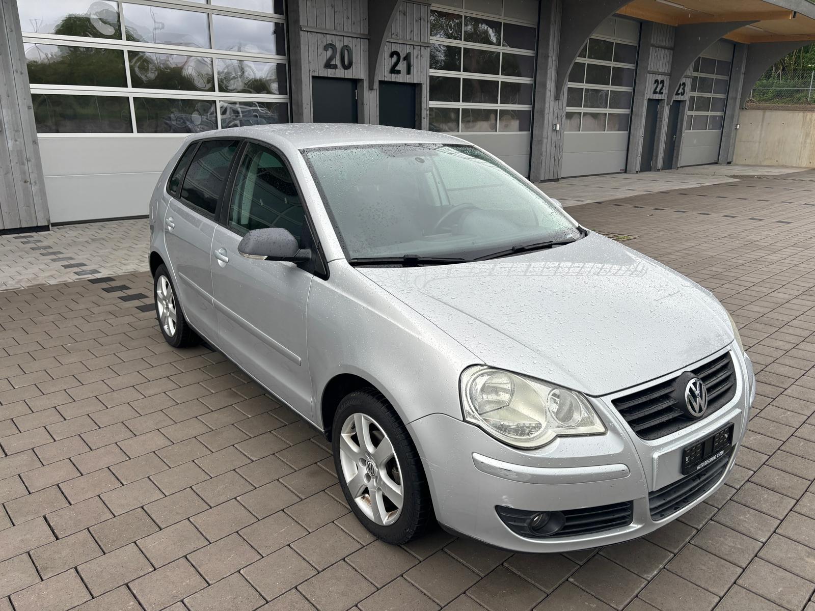 VW Polo 1.4 16V Young&Fresh Automatic-image-2