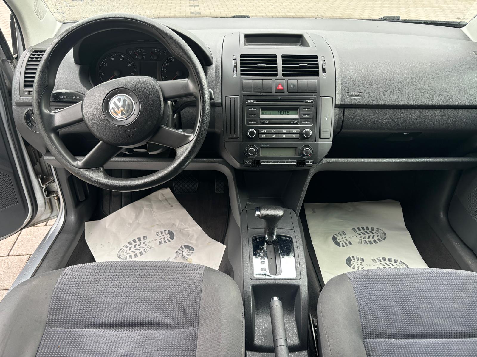 VW Polo 1.4 16V Young&Fresh Automatic-image-8