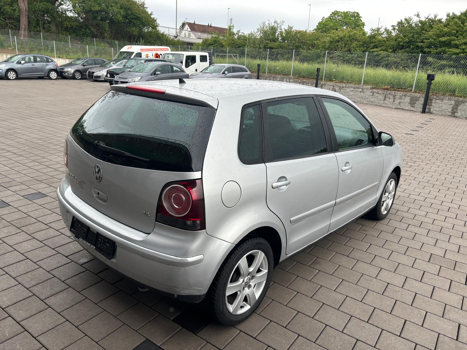 VW Polo 1.4 16V Young&Fresh Automatic-image-5