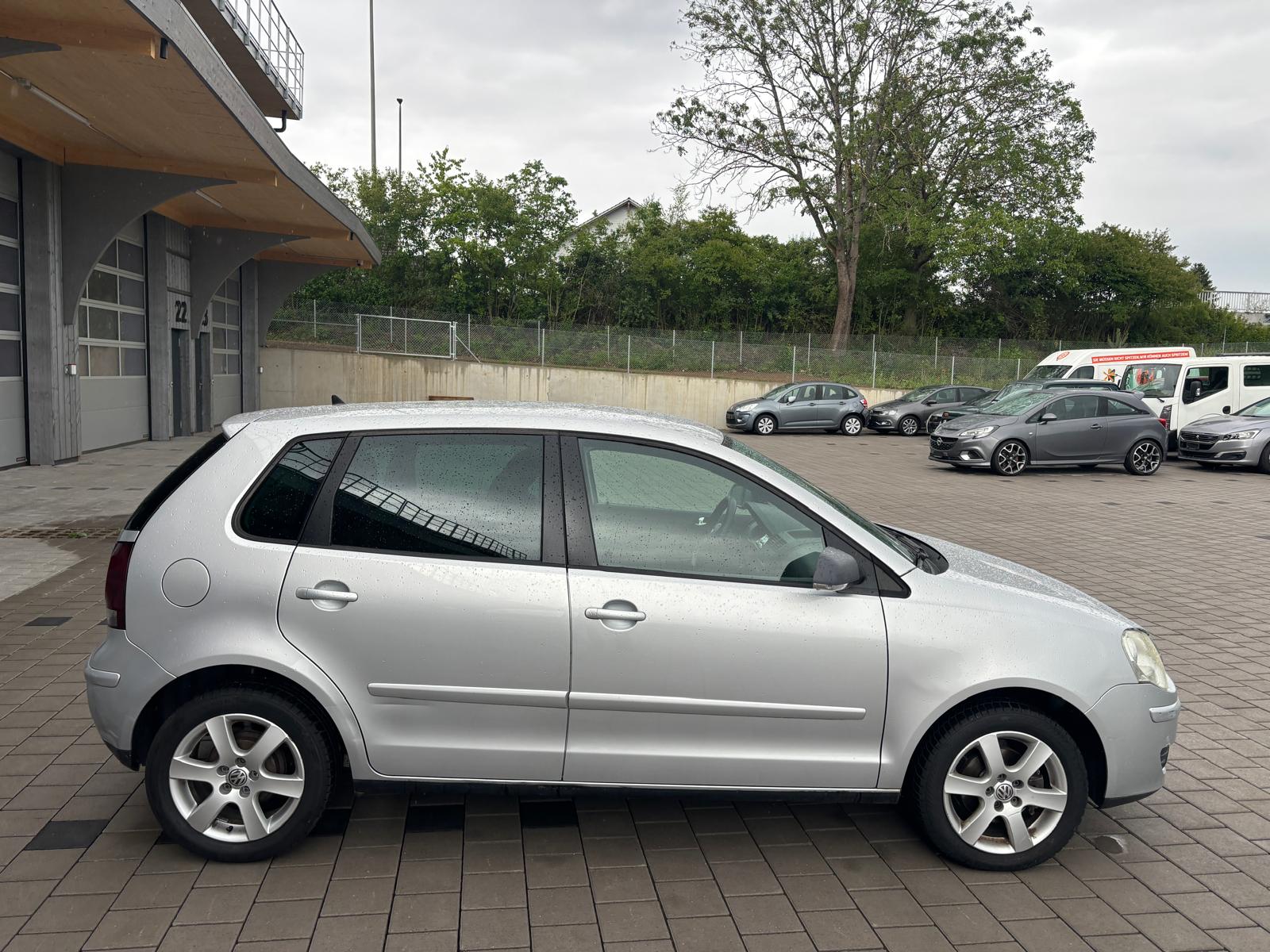VW Polo 1.4 16V Young&Fresh Automatic-image-4