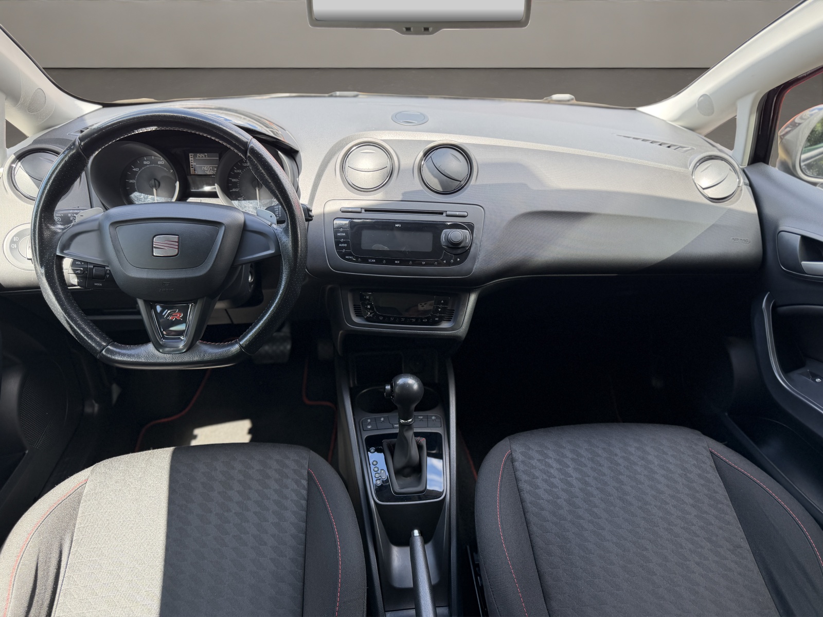 SEAT Ibiza SC 1.4 TSI FR DSG-image-9