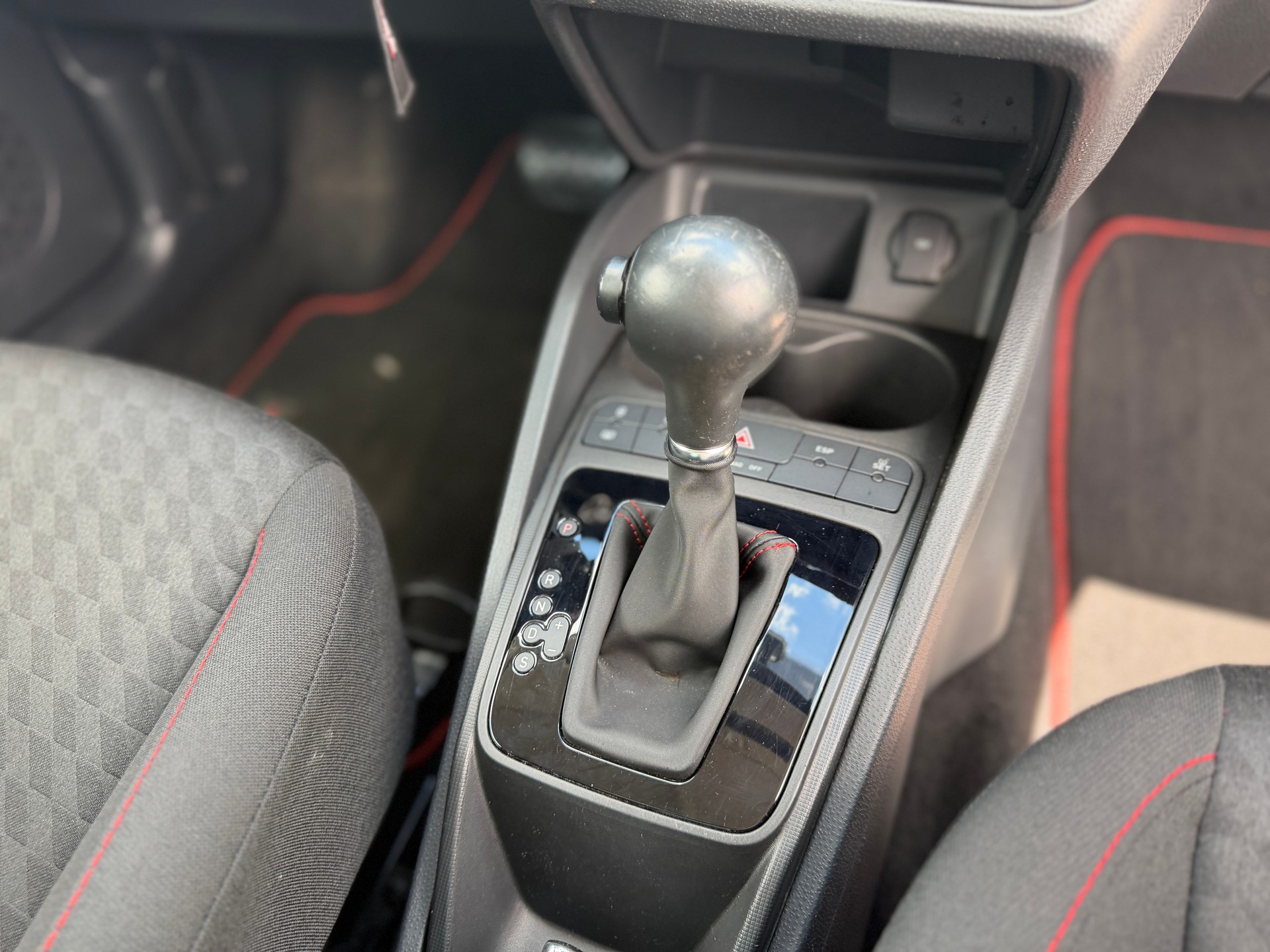SEAT Ibiza SC 1.4 TSI FR DSG-image-15
