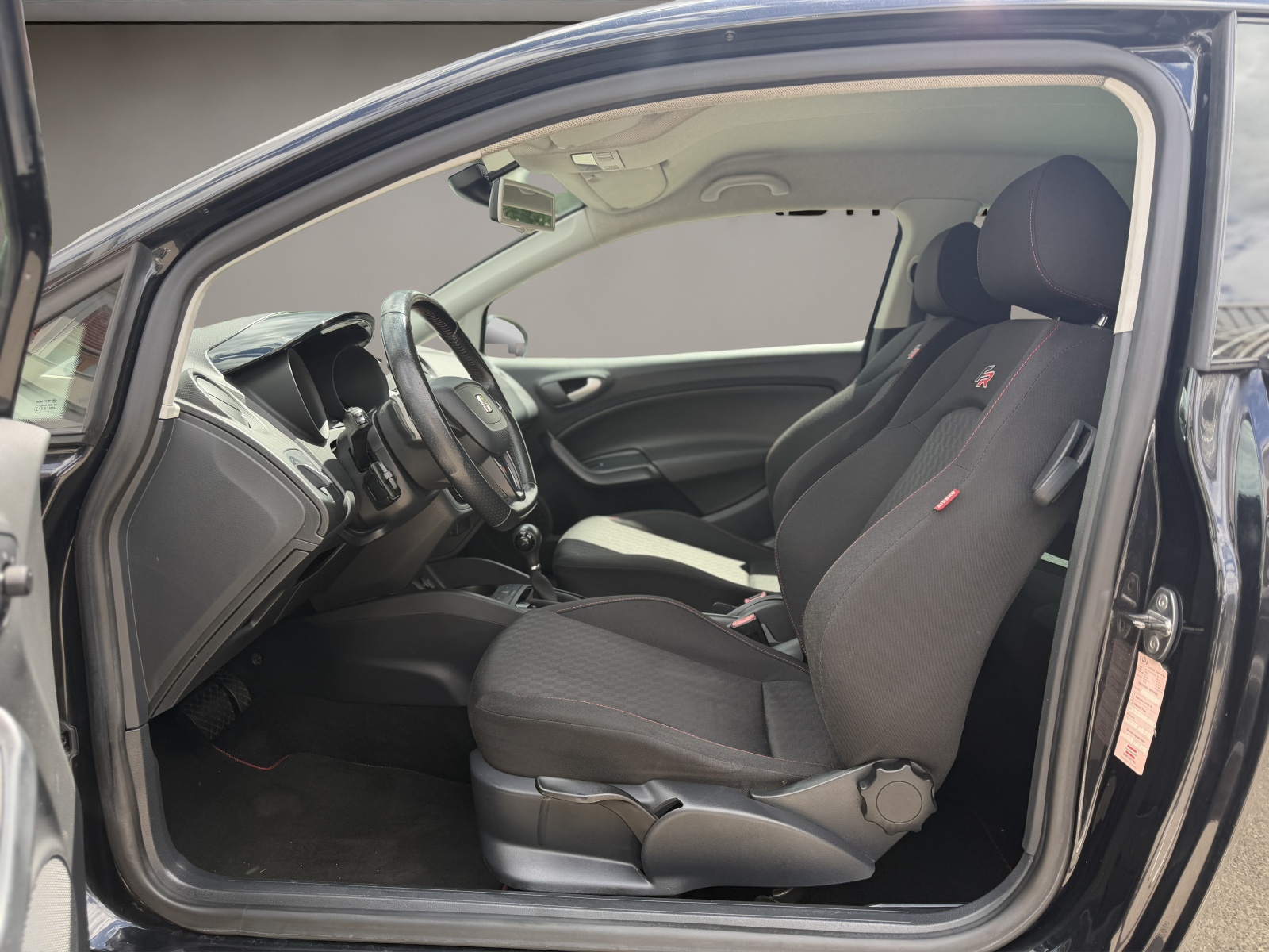 SEAT Ibiza SC 1.4 TSI FR DSG-image-8