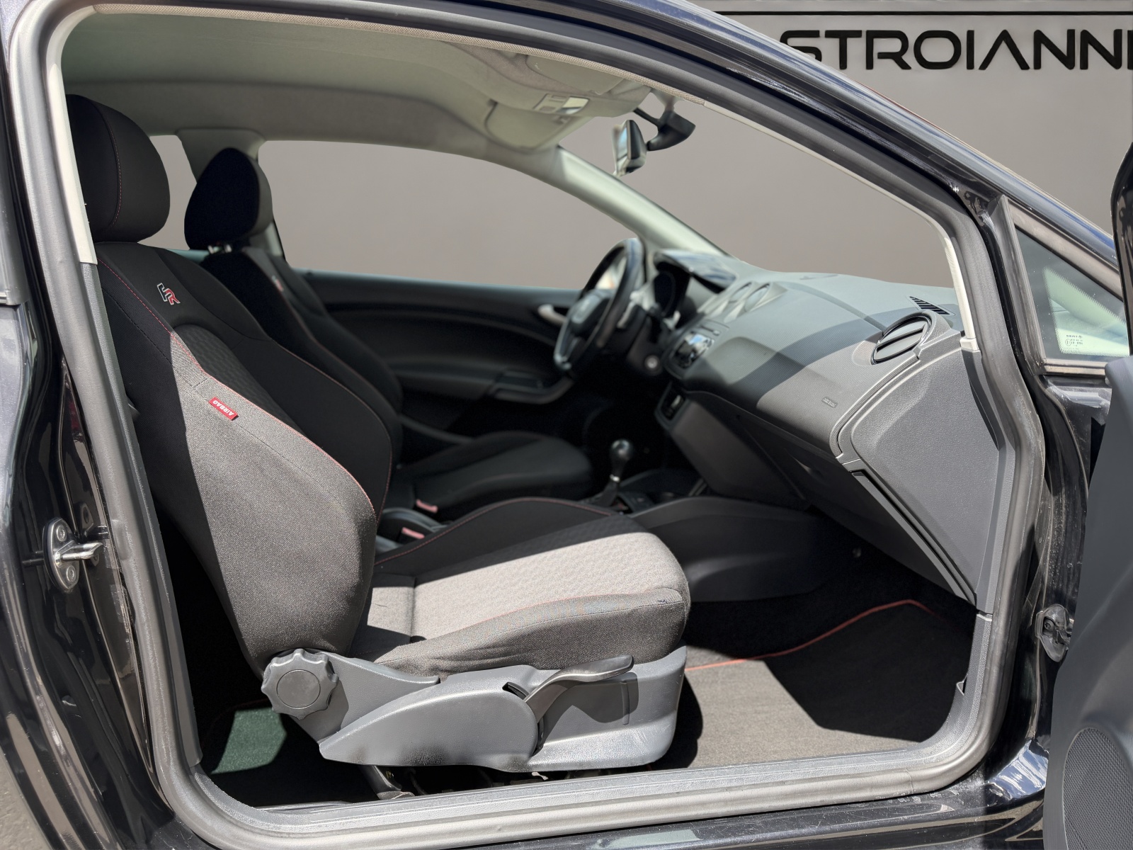 SEAT Ibiza SC 1.4 TSI FR DSG-image-12