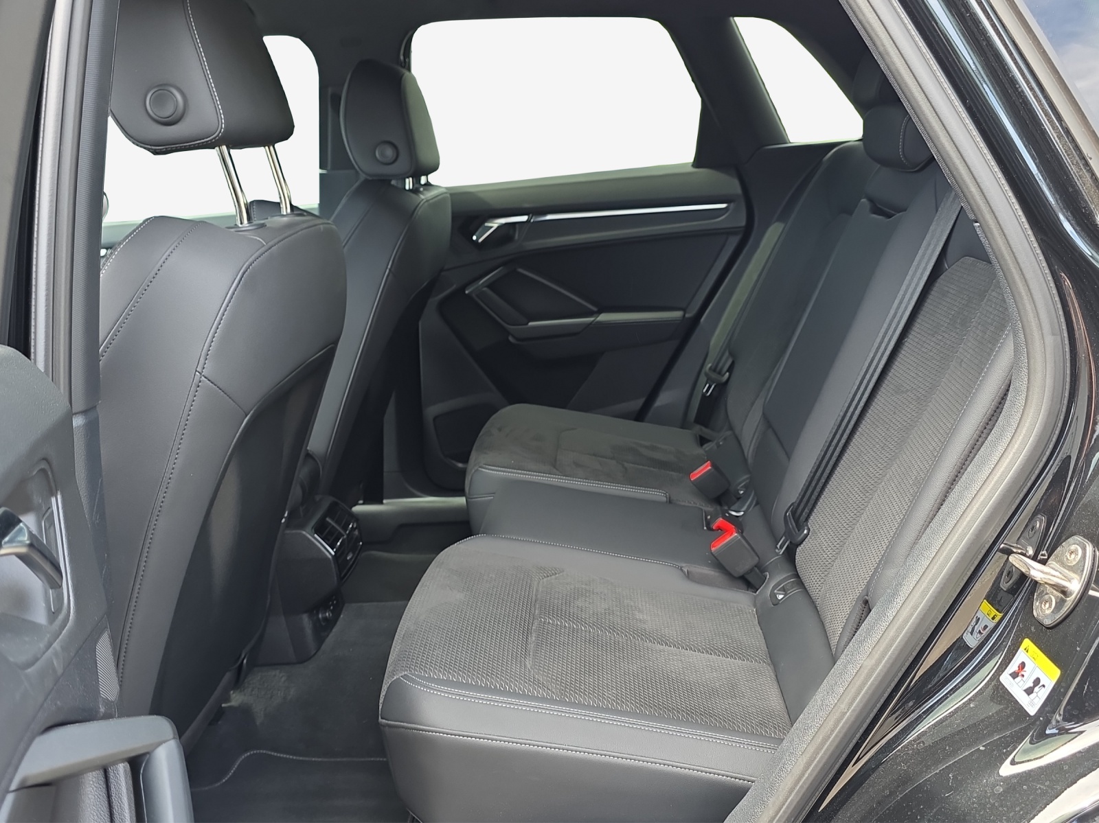 AUDI Q3 45 TFSI e S line Attraction S-tronic-image-11