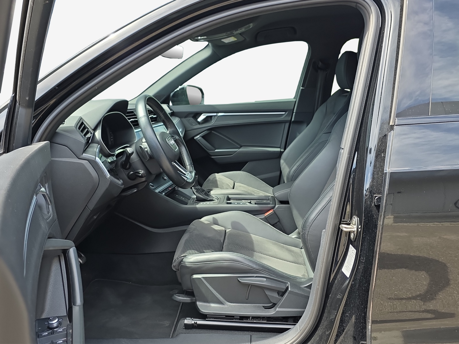 AUDI Q3 45 TFSI e S line Attraction S-tronic-image-8