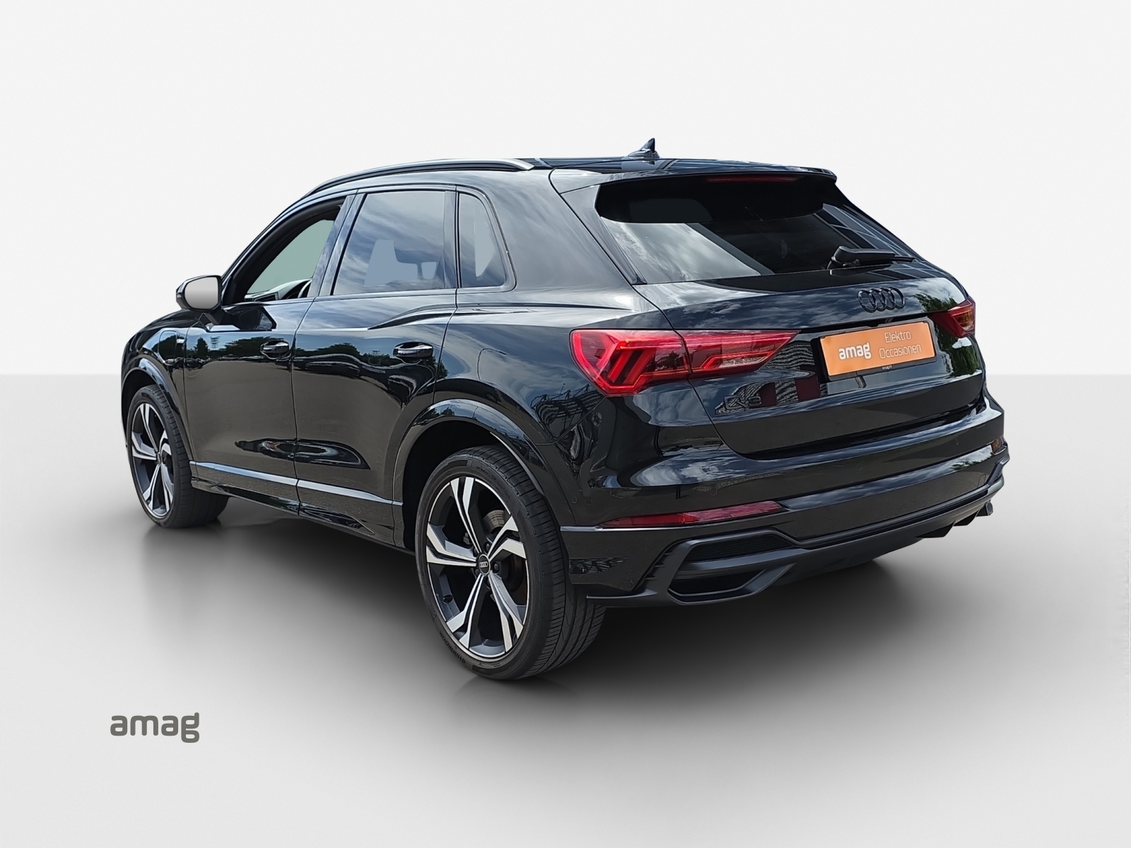 AUDI Q3 45 TFSI e S line Attraction S-tronic-image-2