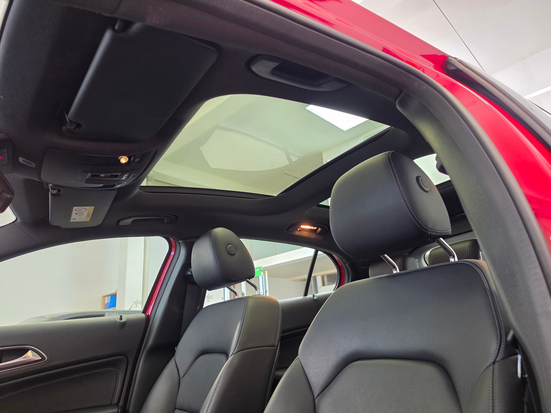 MERCEDES-BENZ GLA 200 CDI Swiss Star Edition 4Matic 7G-DCT-image-11