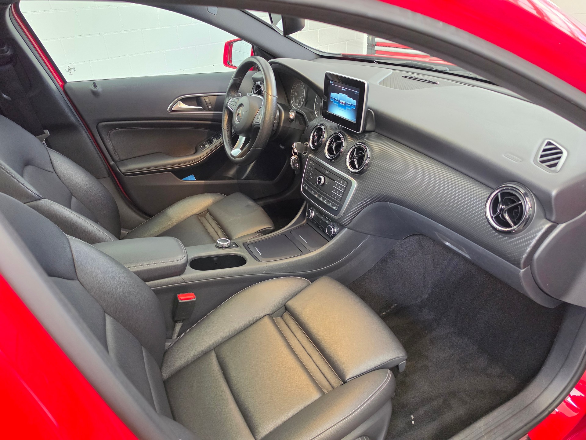MERCEDES-BENZ GLA 200 CDI Swiss Star Edition 4Matic 7G-DCT-image-15