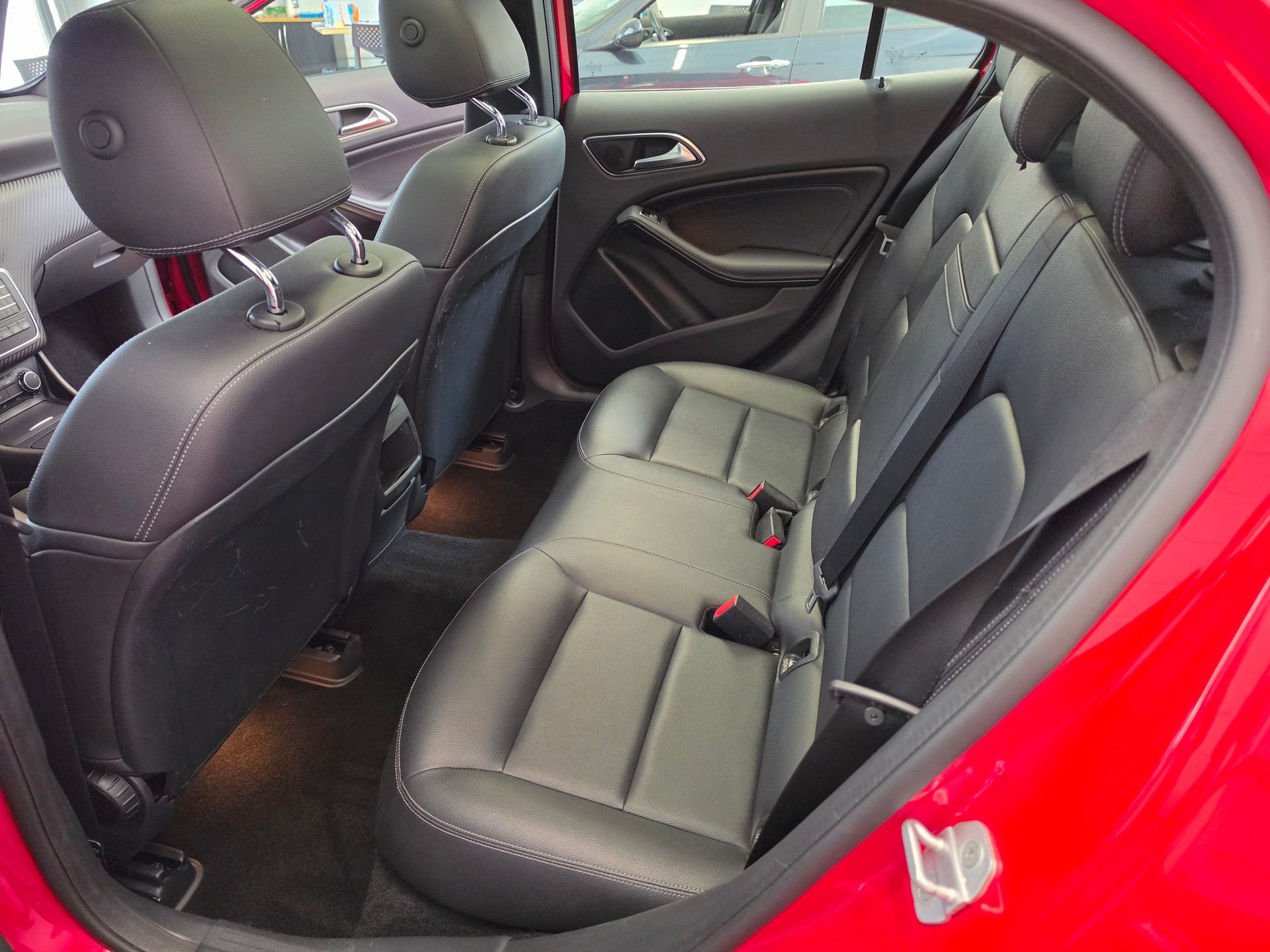 MERCEDES-BENZ GLA 200 CDI Swiss Star Edition 4Matic 7G-DCT-image-4