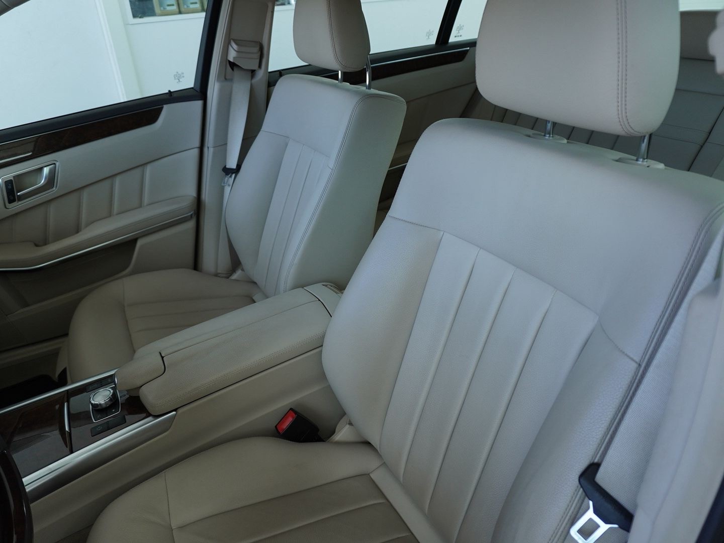 MERCEDES-BENZ E 300 Elégance 4Matic 7G-Tronic-image-3