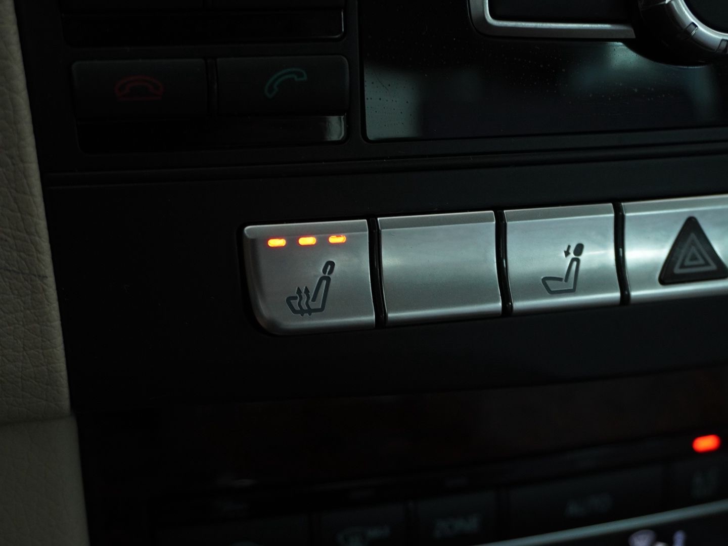 MERCEDES-BENZ E 300 Elégance 4Matic 7G-Tronic-image-9