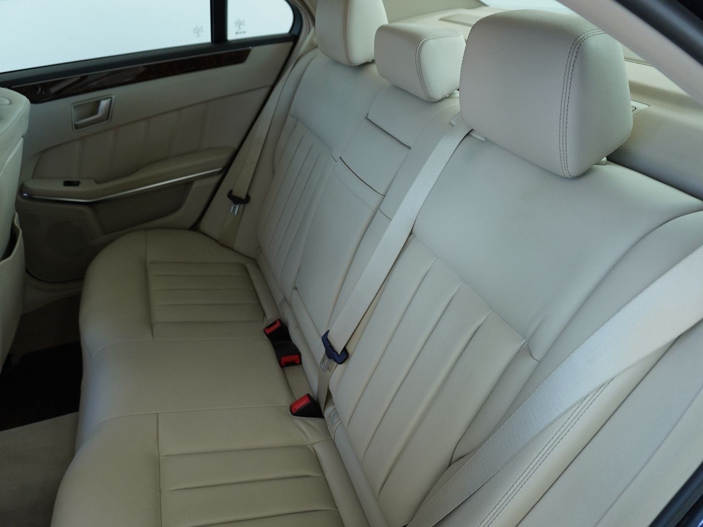 MERCEDES-BENZ E 300 Elégance 4Matic 7G-Tronic-image-4