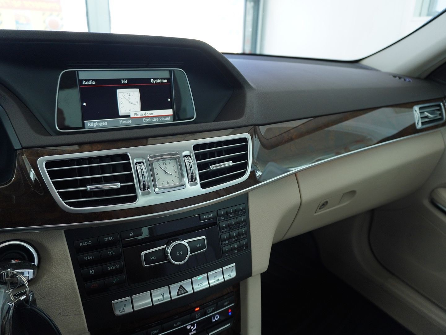 MERCEDES-BENZ E 300 Elégance 4Matic 7G-Tronic-image-6