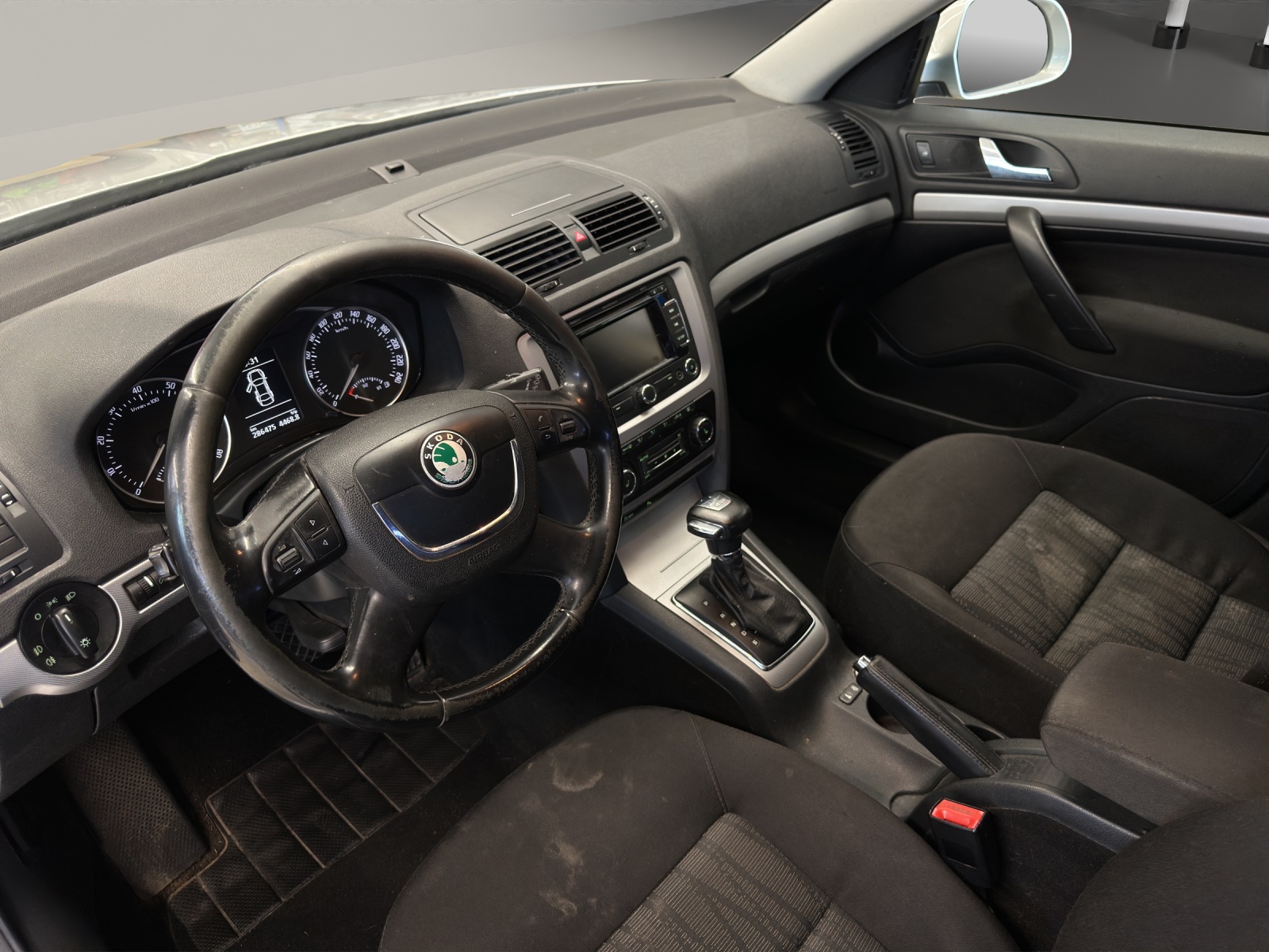 SKODA Octavia Combi 1.4 TSI Ambiente DSG-image-8