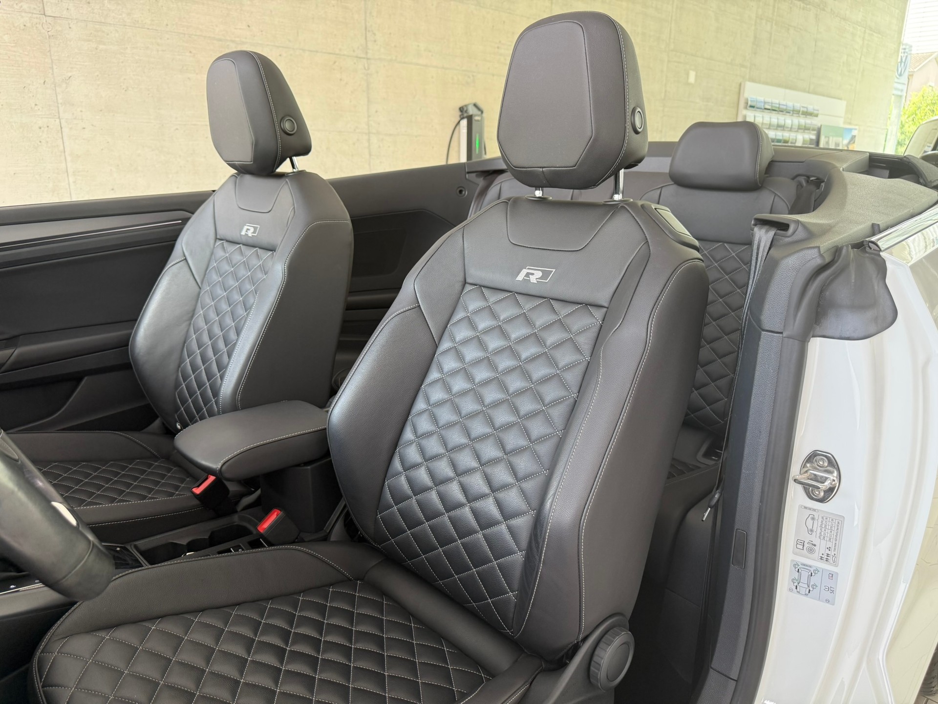 VW T-Roc Cabriolet 1.5 TSI EVO R-Line DSG-image-15